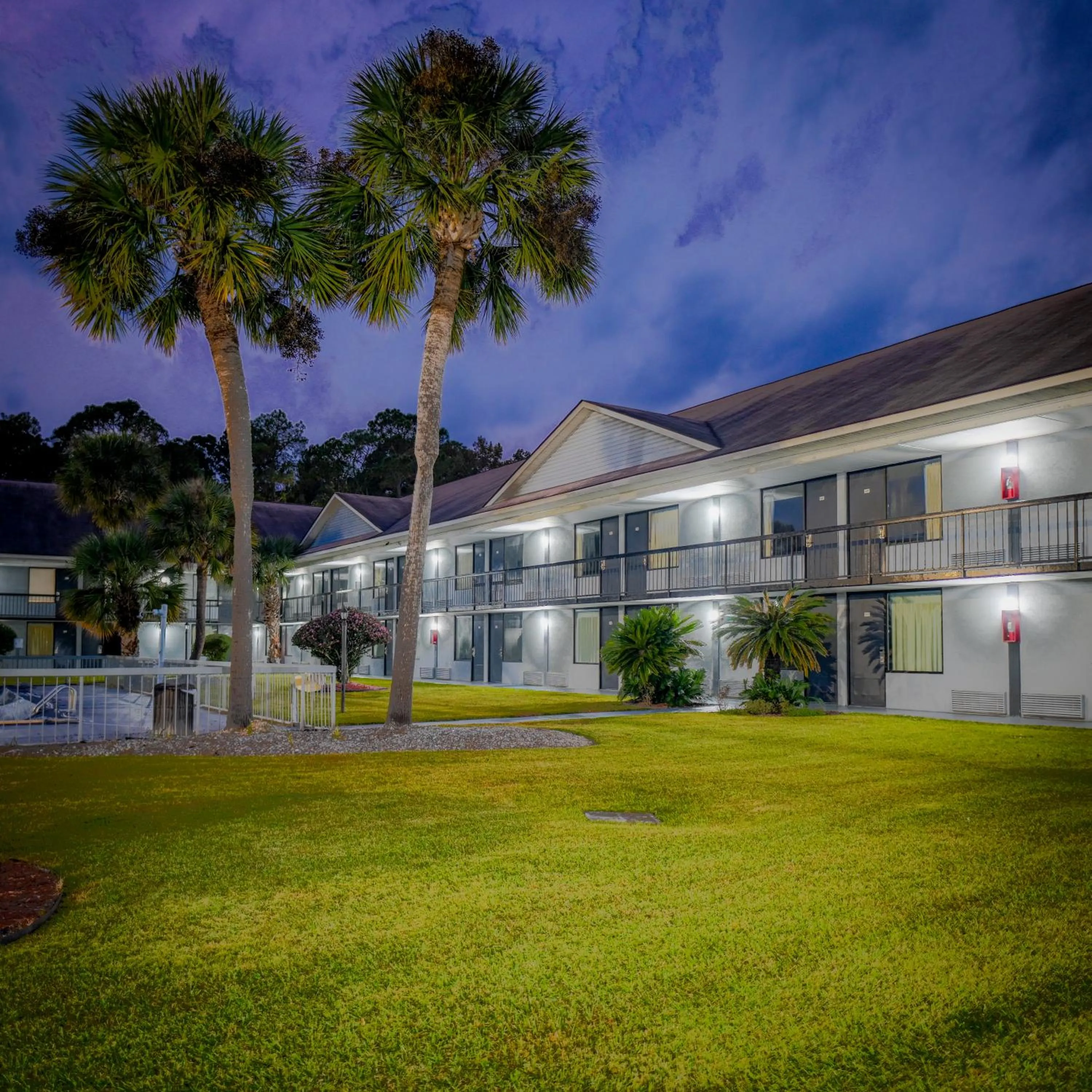 Property building in Super 8 by Wyndham Hardeeville - Savannah North