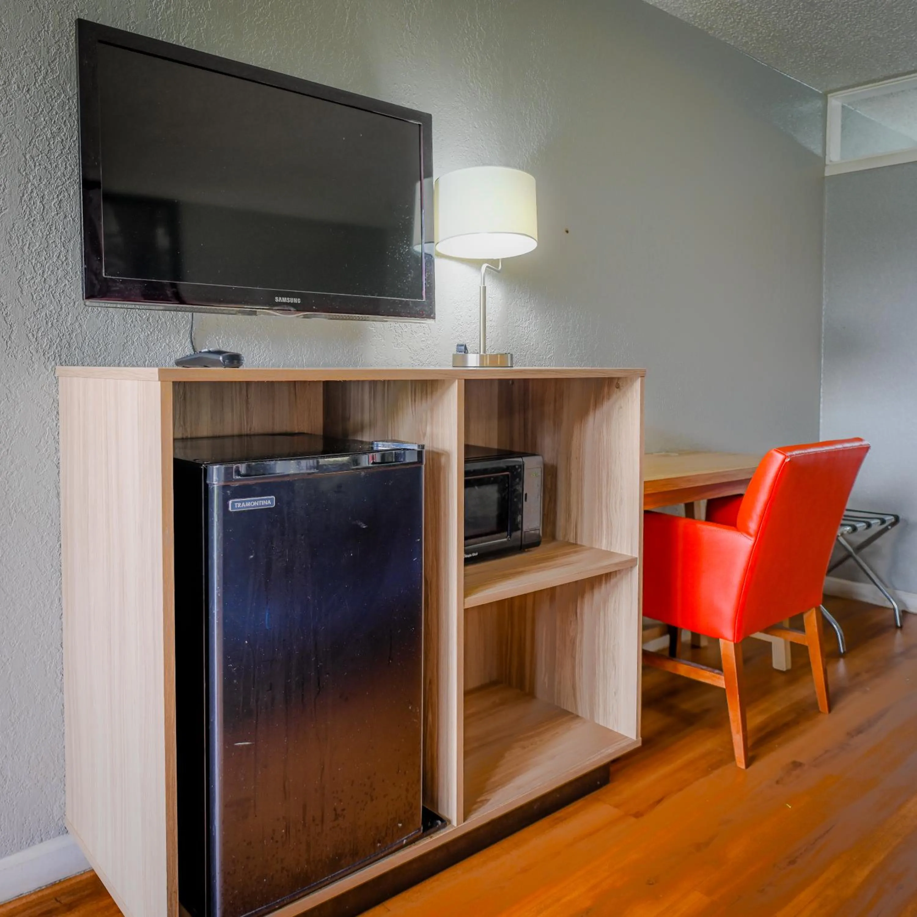 TV and multimedia in Super 8 by Wyndham Hardeeville - Savannah North