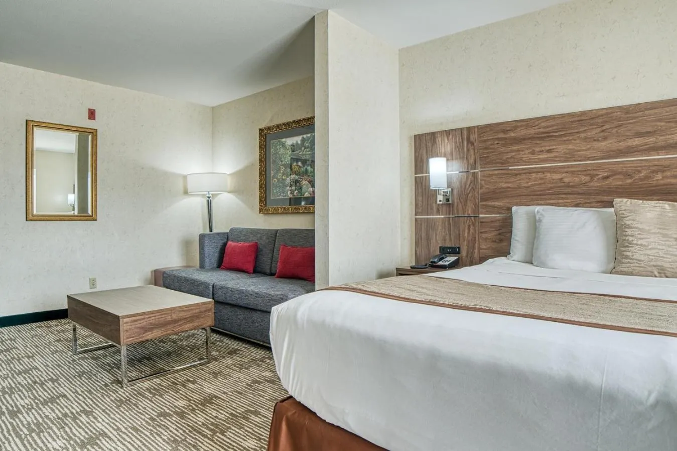 Photo of the whole room, Bed in Evergreen Inn & Suites