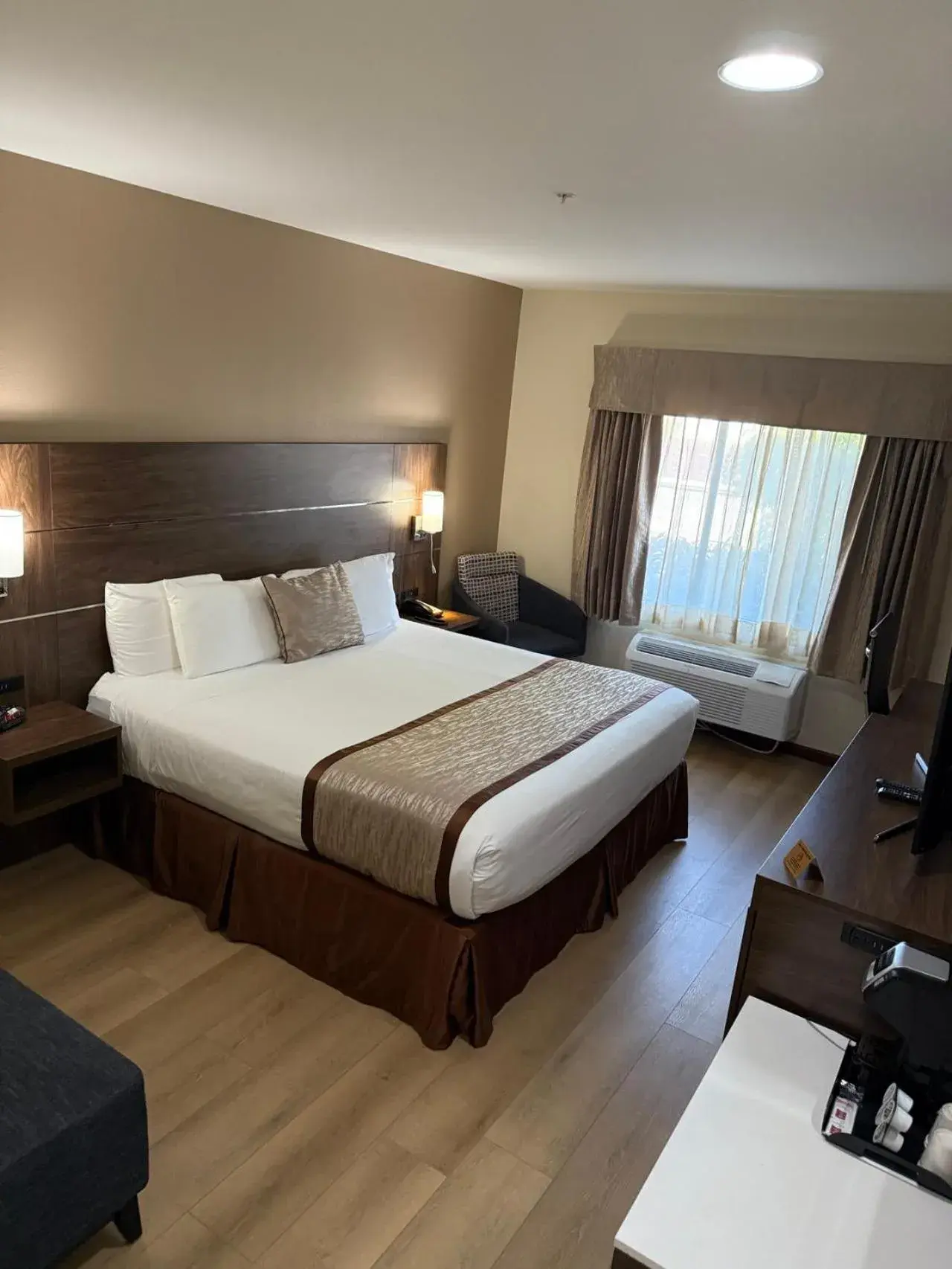 King Room - Disability Access in Evergreen Inn & Suites King Room - Disability Access in Evergreen Inn & Suites