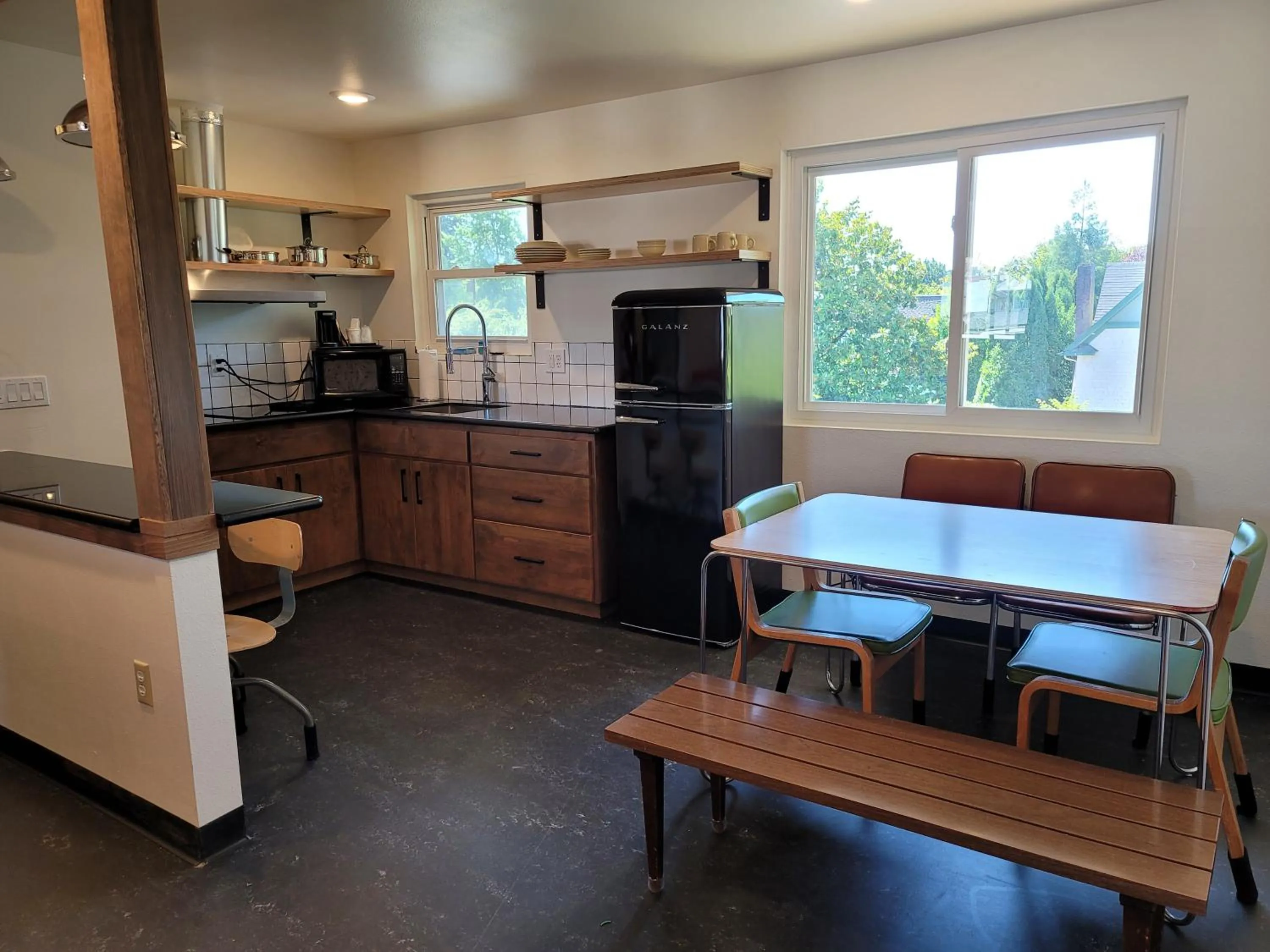 Kitchen or kitchenette in Hotel Corvallis
