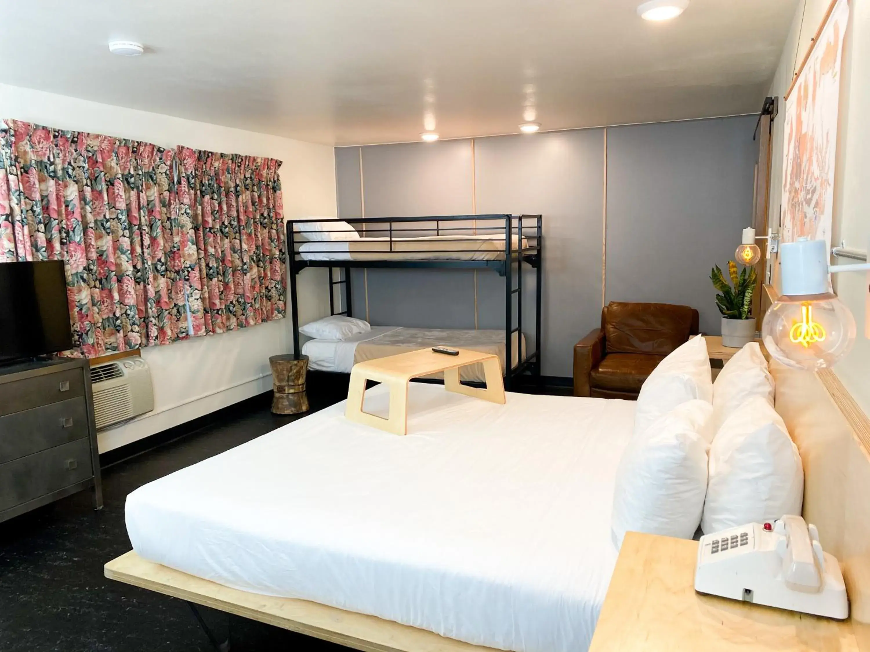 Family Room - Non-Pet Friendly in Hotel Corvallis Family Room - Non-Pet Friendly in Hotel Corvallis