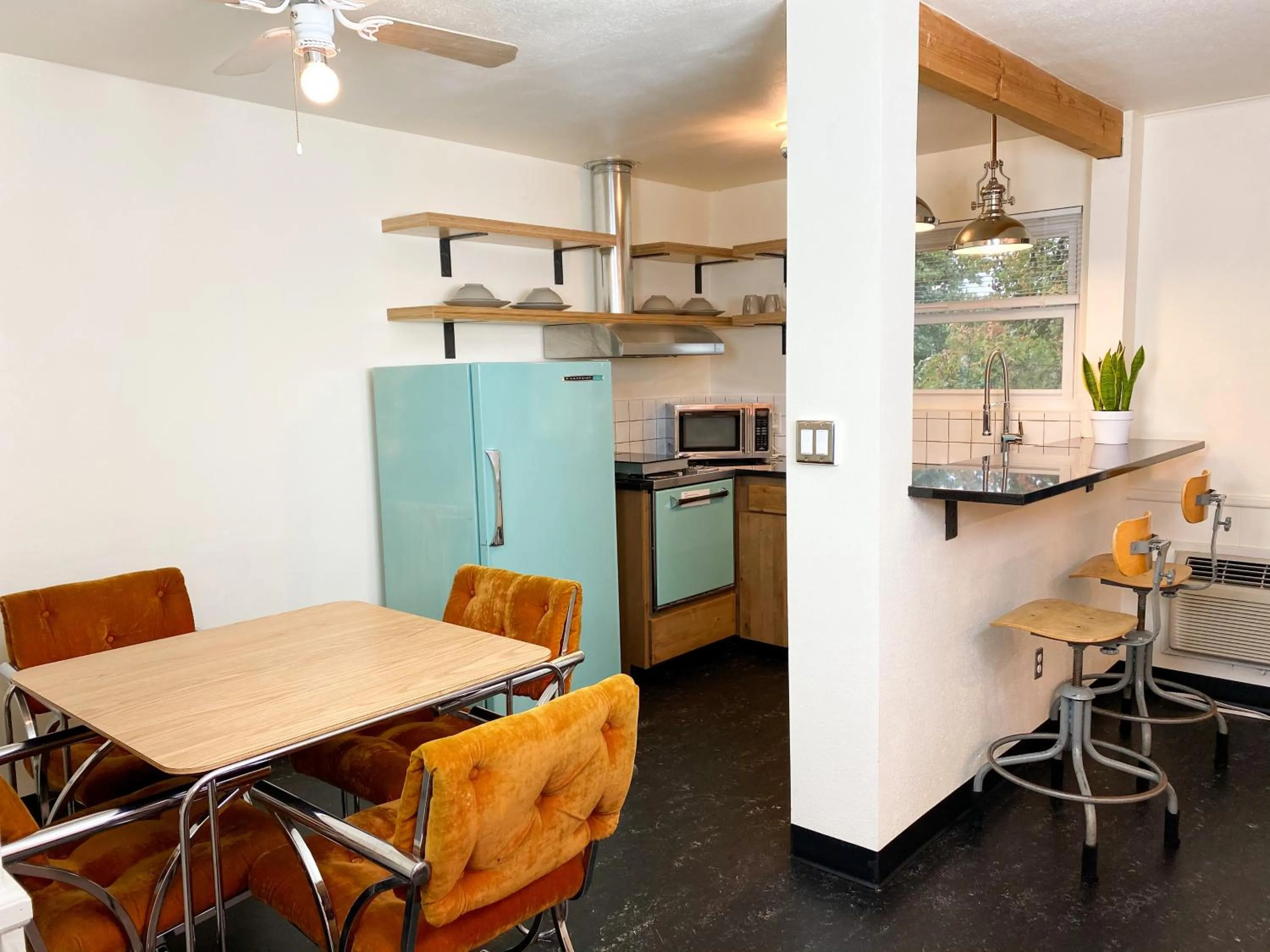 Kitchen or kitchenette in Hotel Corvallis