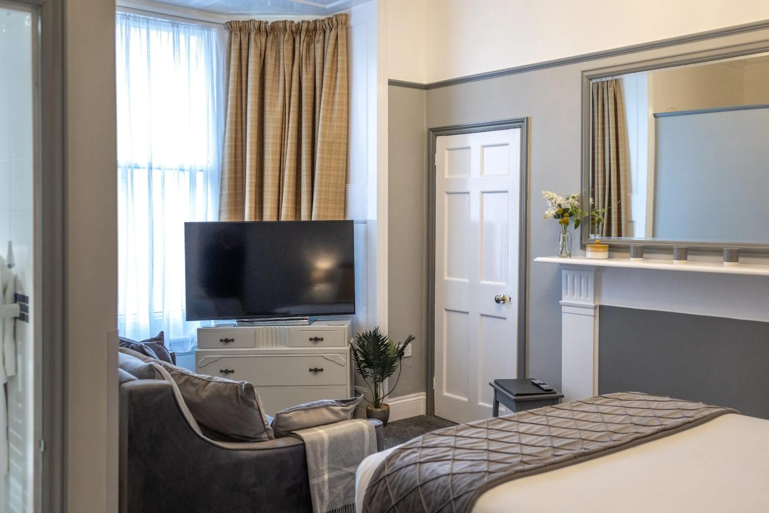 Bedroom, Bed in Gloucester House