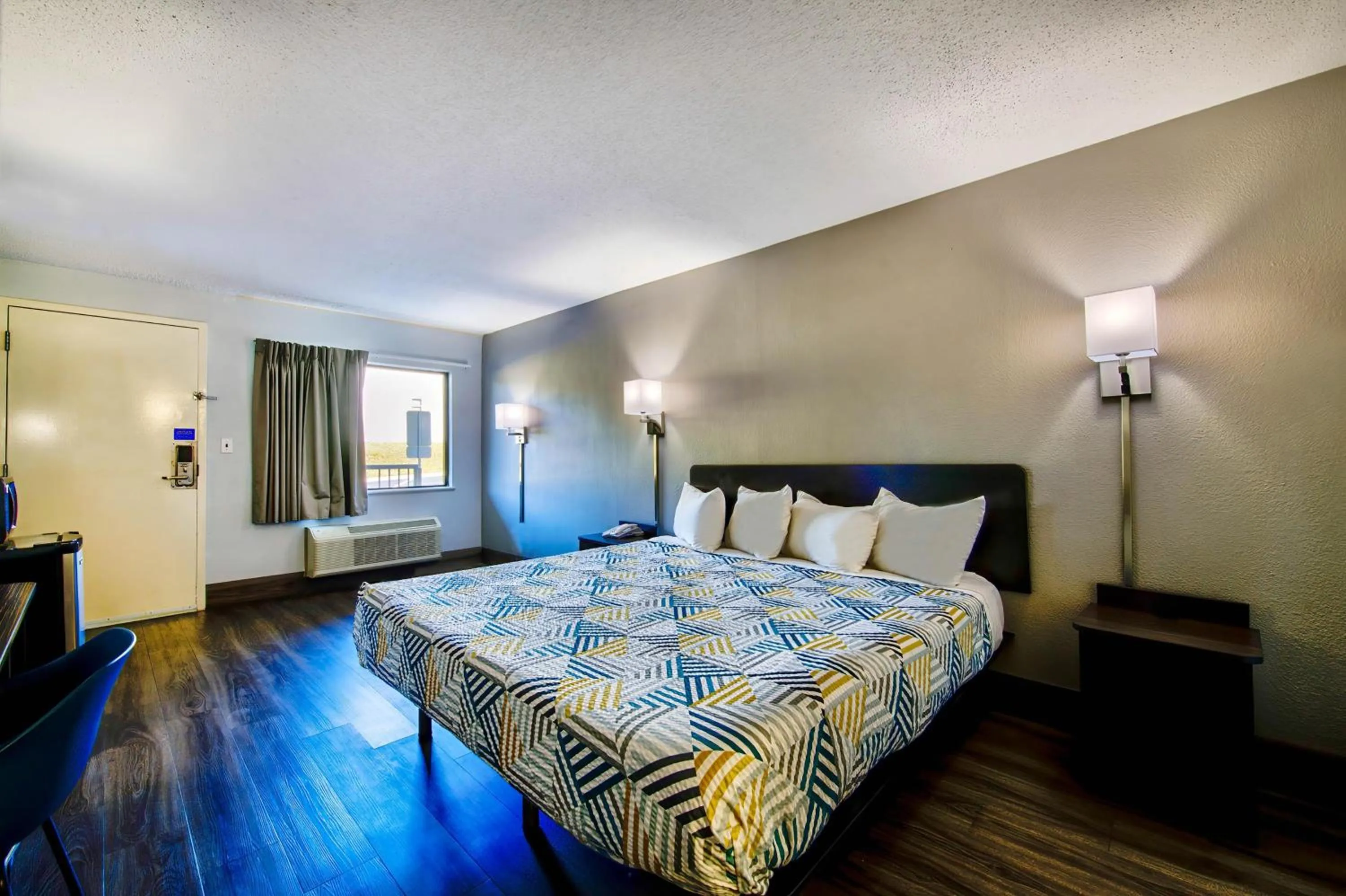 Bedroom, Bed in Motel 6 Birmingham, AL - Medical Center - Inverness Hwy 280