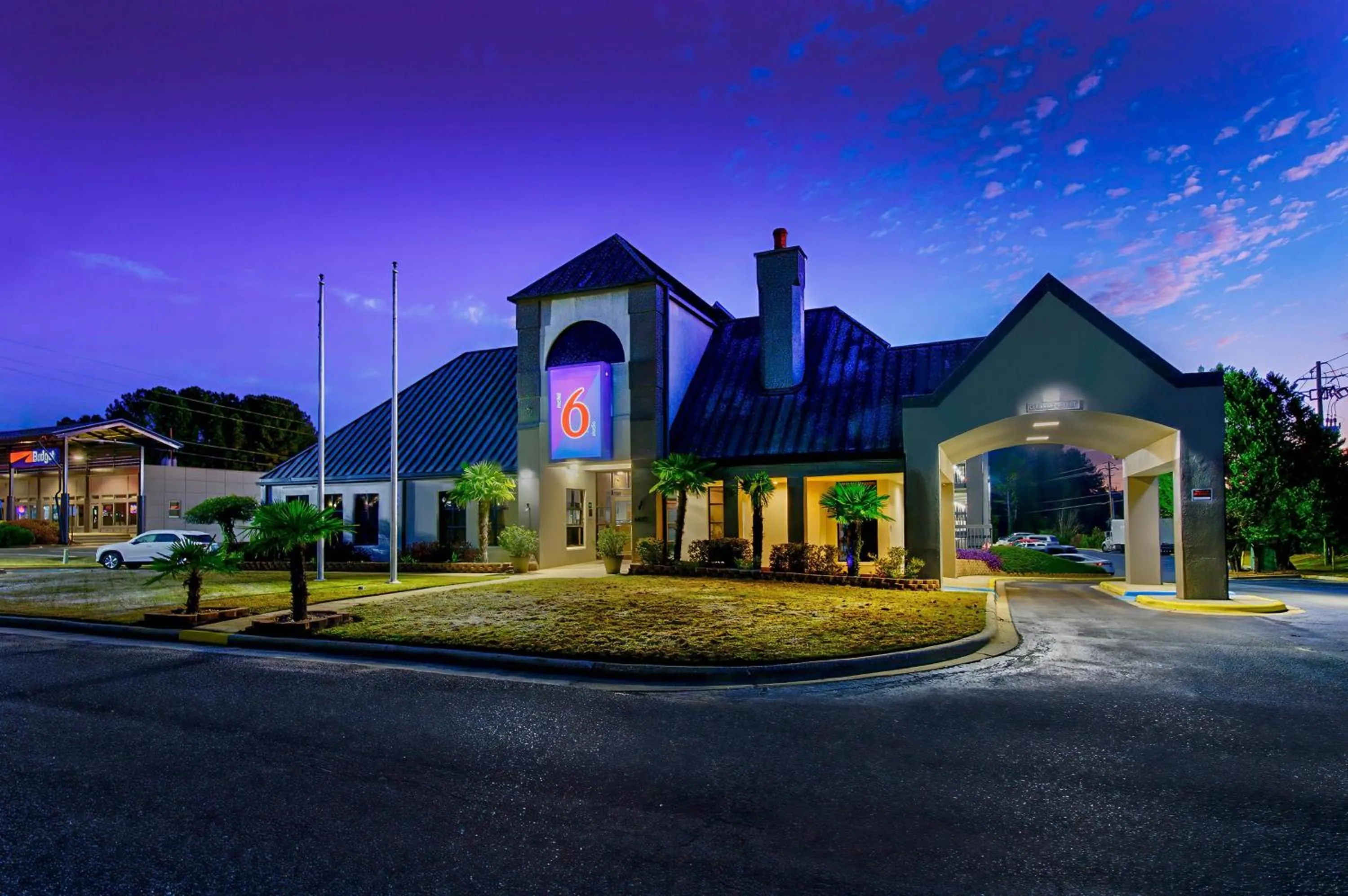 Property building in Motel 6 Birmingham, AL - Medical Center - Inverness Hwy 280