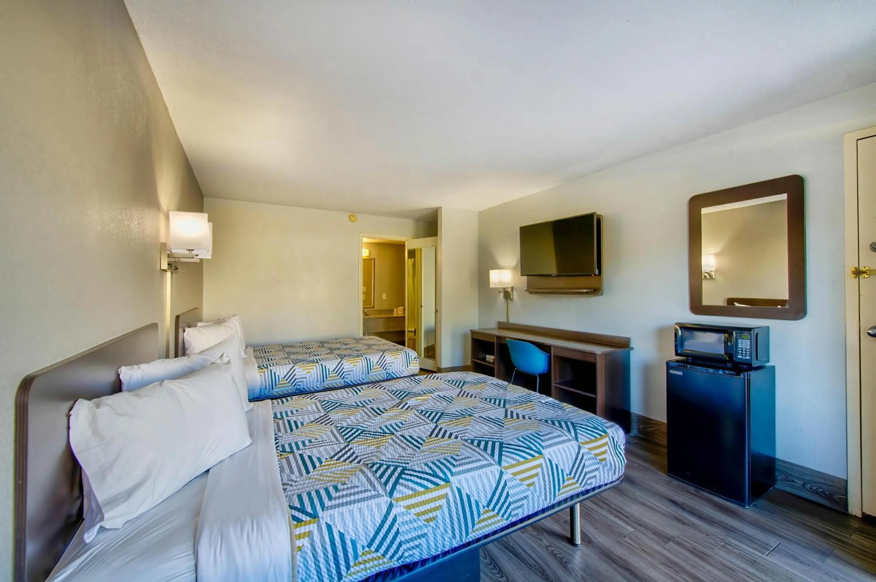 Bedroom, Bed in Motel 6 Birmingham, AL - Medical Center - Inverness Hwy 280