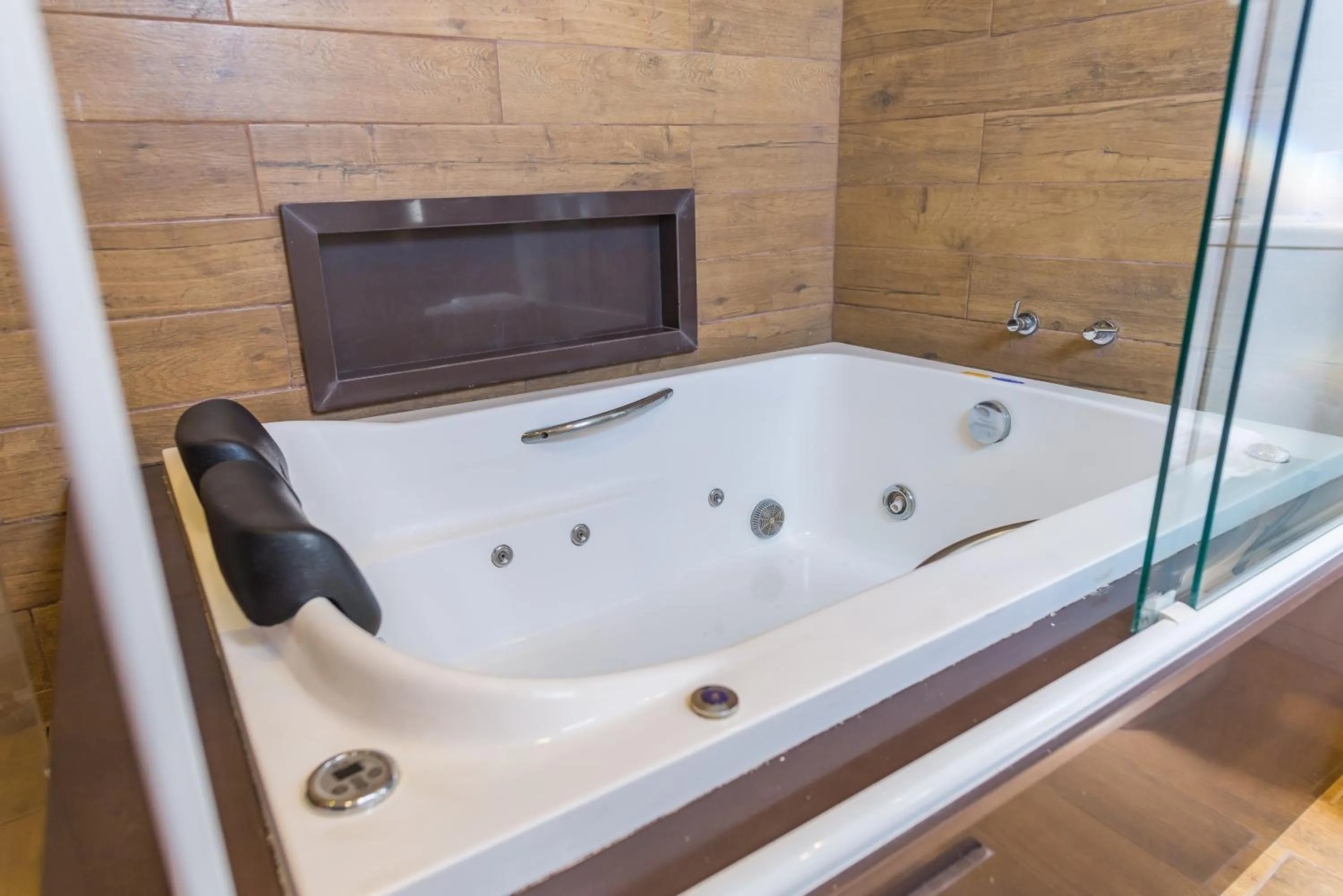 Bath in Hotel Serra Everest