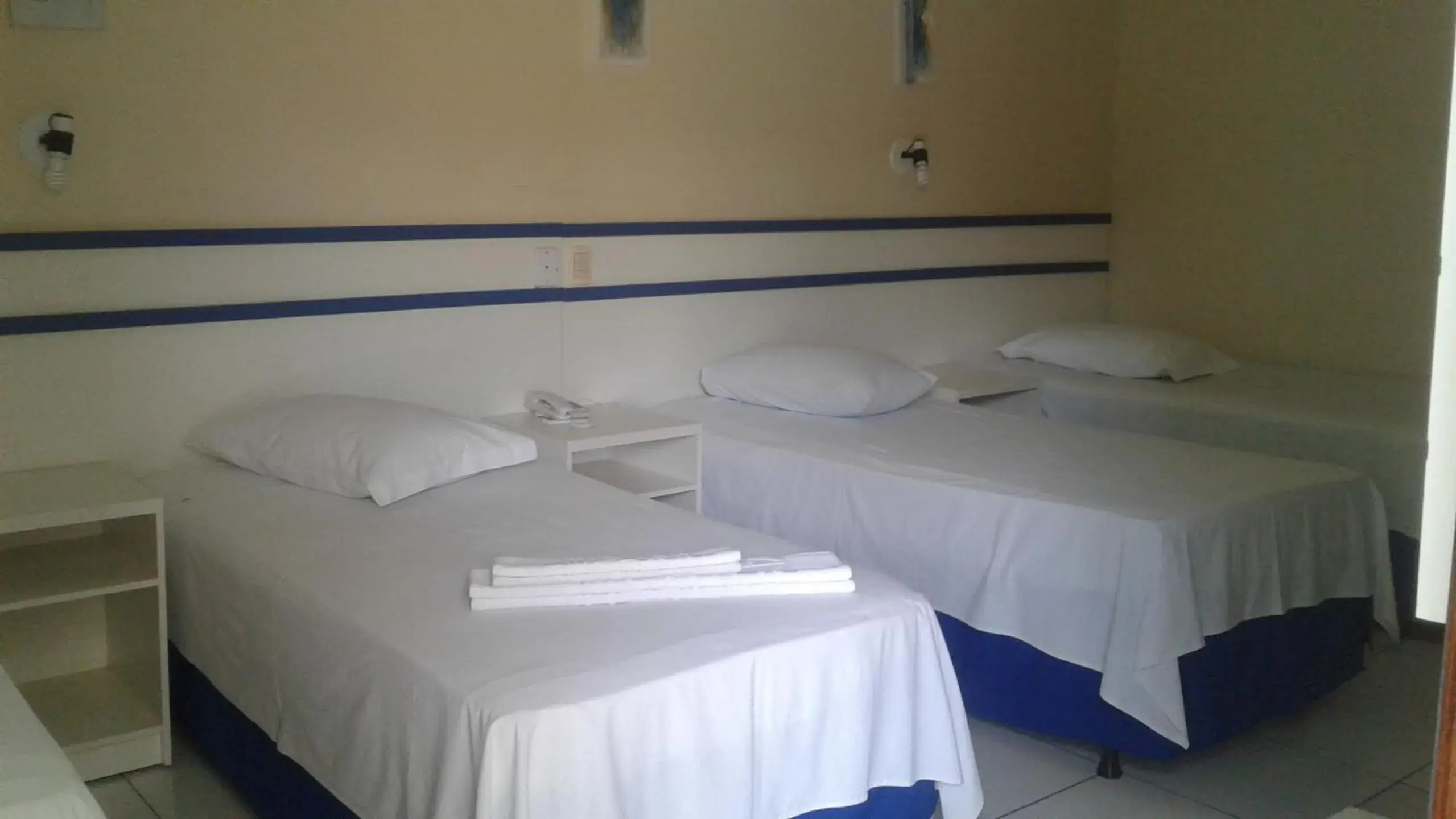 Standard Triple Room ( 3 Single Beds) in Hotel Lago Azul Standard Triple Room ( 3 Single Beds) in Hotel Lago Azul