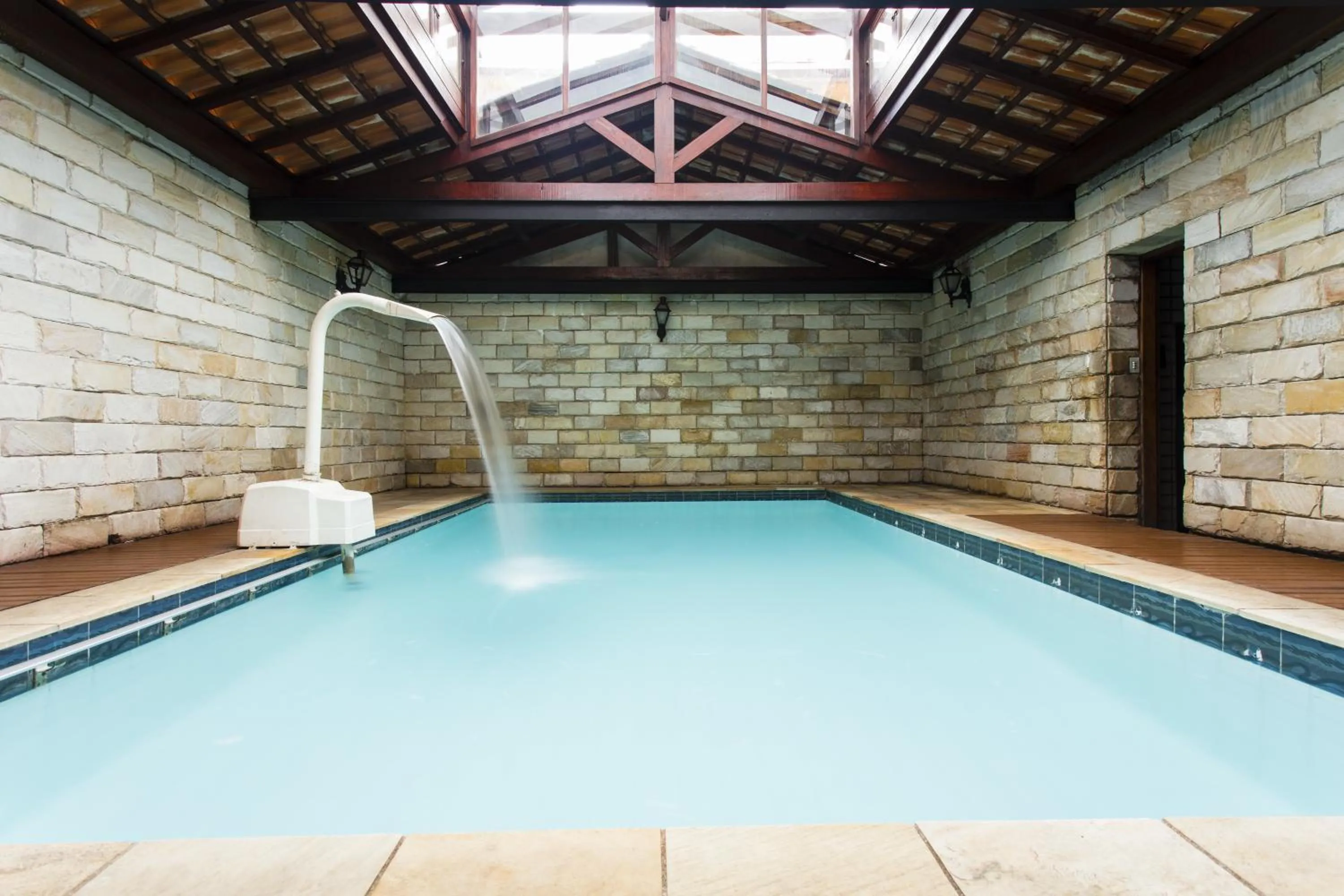 Swimming pool in Hotel Lopes Caxambu