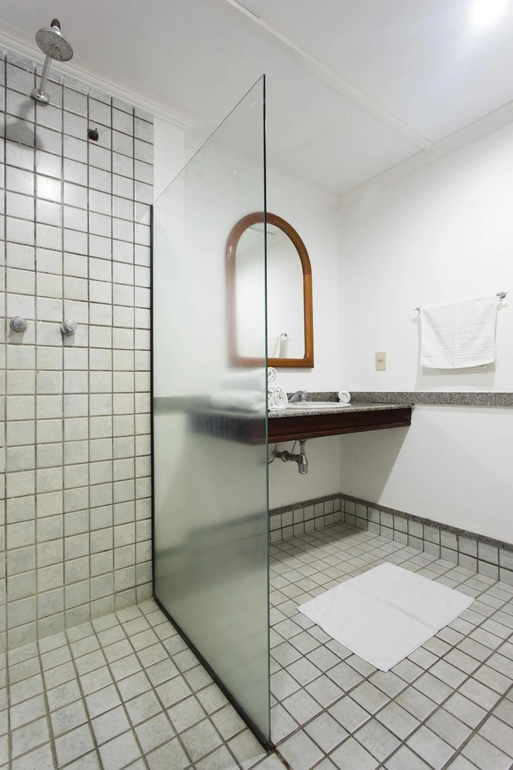 Bathroom in Hotel Lopes Caxambu