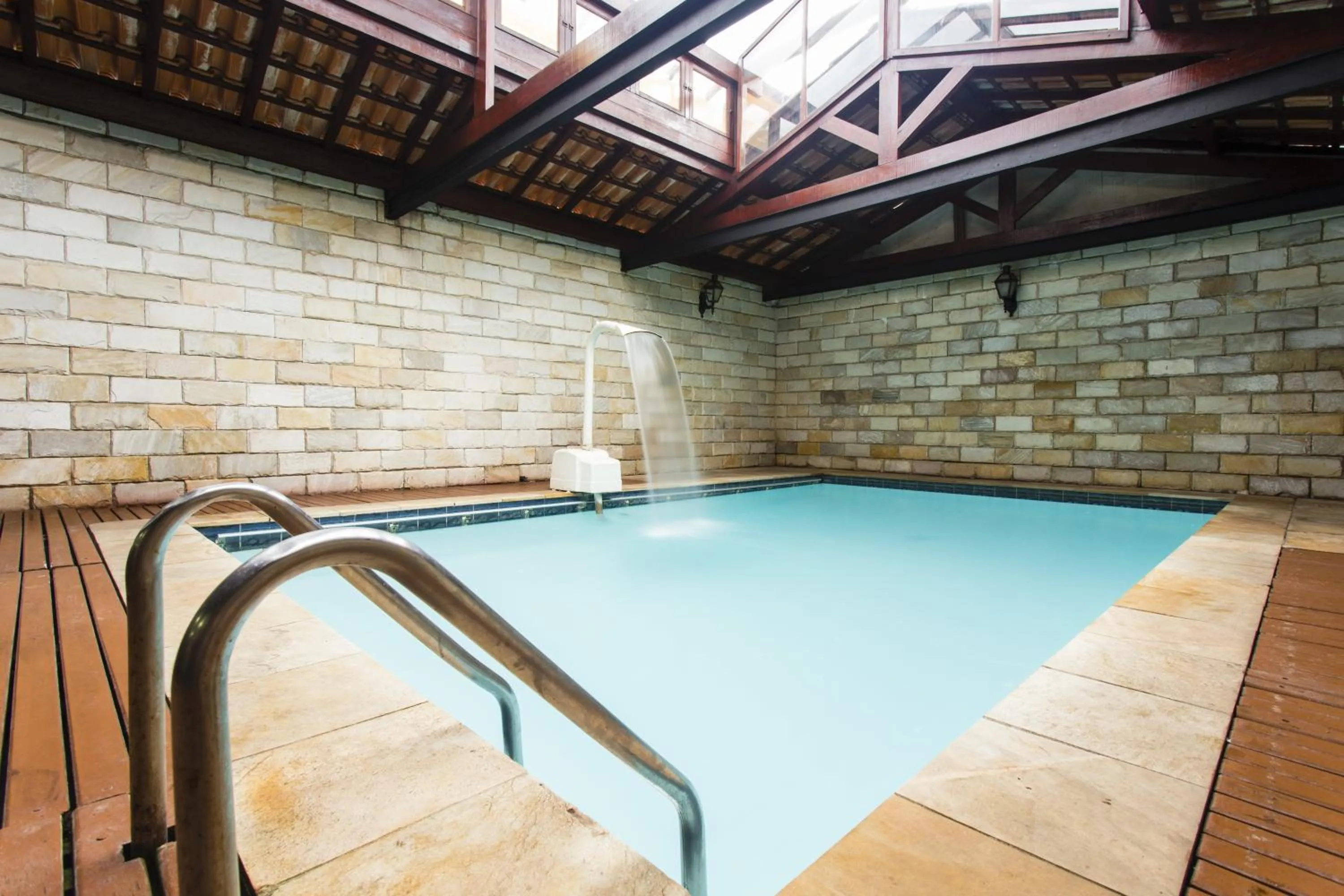 Swimming pool in Hotel Lopes Caxambu