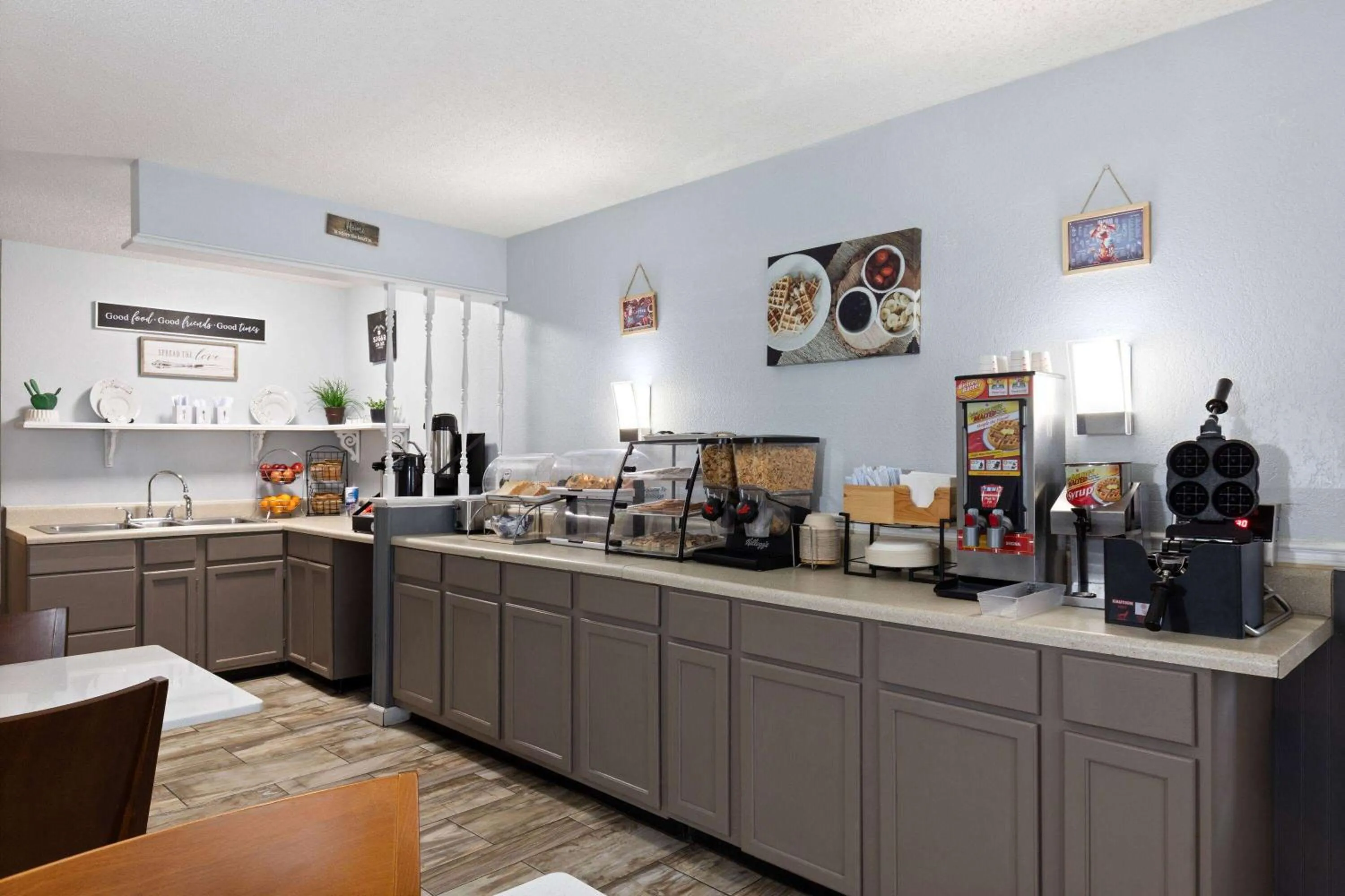 Breakfast in Travelodge by Wyndham Perry National Fairgrounds Area I-75