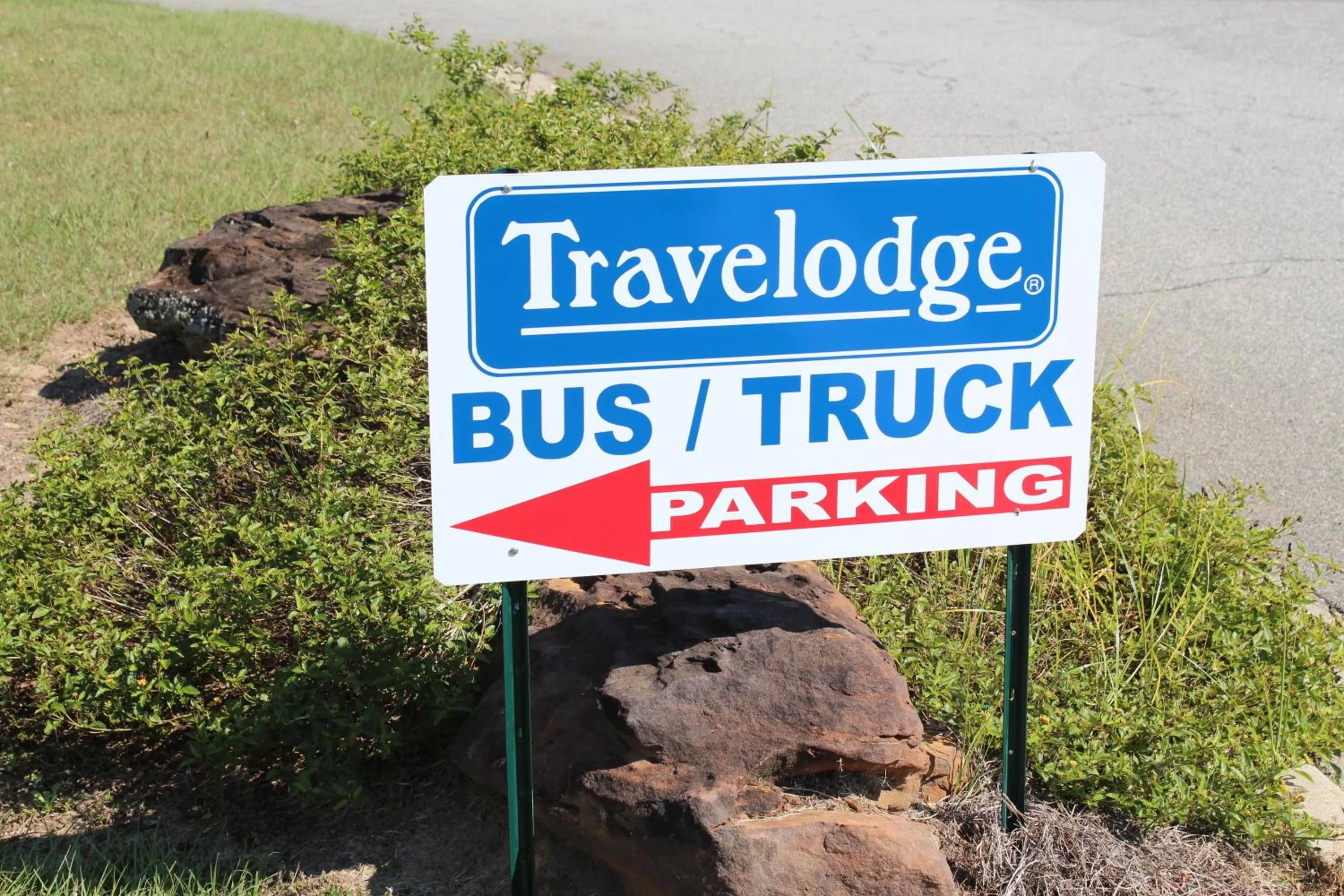 Logo/Certificate/Sign in Travelodge by Wyndham Perry National Fairgrounds Area I-75