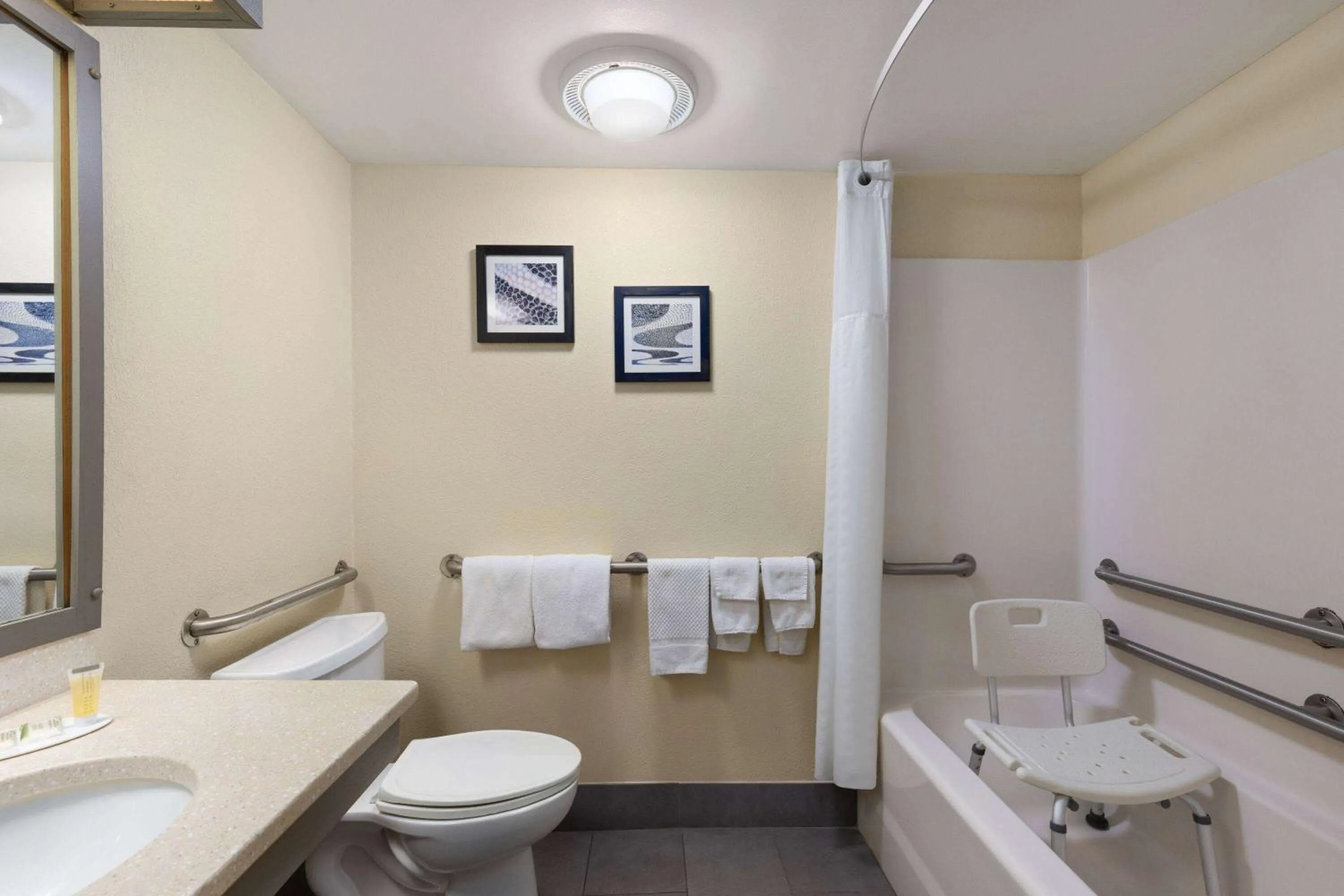 Bathroom in Travelodge by Wyndham Perry National Fairgrounds Area I-75