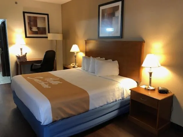 Bed in Days Inn by Wyndham Phenix City Near Fort Benning