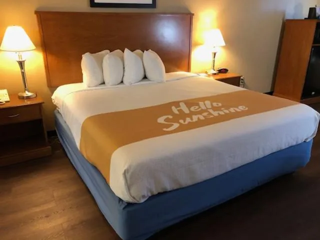 Bed in Days Inn by Wyndham Phenix City Near Fort Benning