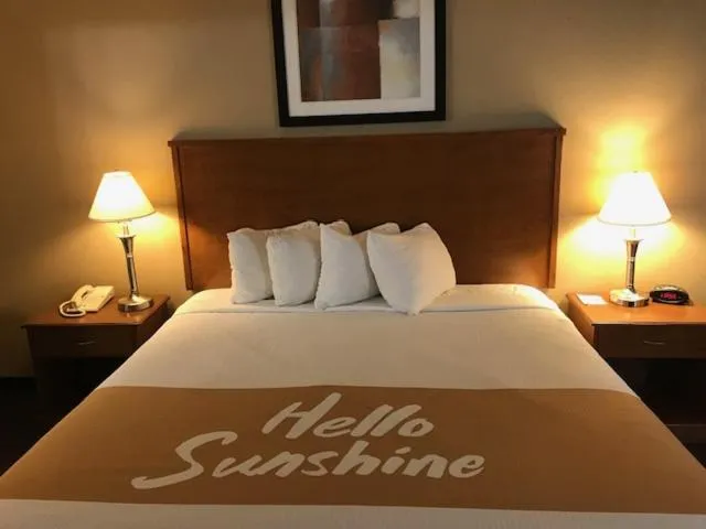 Bed in Days Inn by Wyndham Phenix City Near Fort Benning