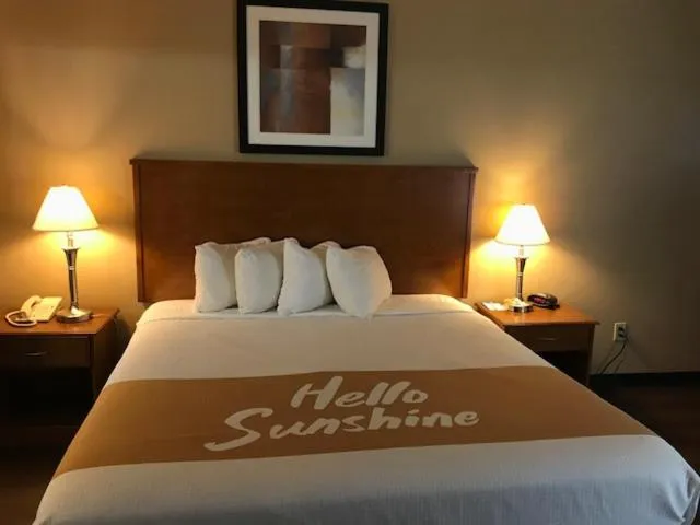 Bed in Days Inn by Wyndham Phenix City Near Fort Benning