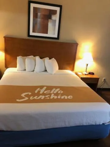 Bed in Days Inn by Wyndham Phenix City Near Fort Benning