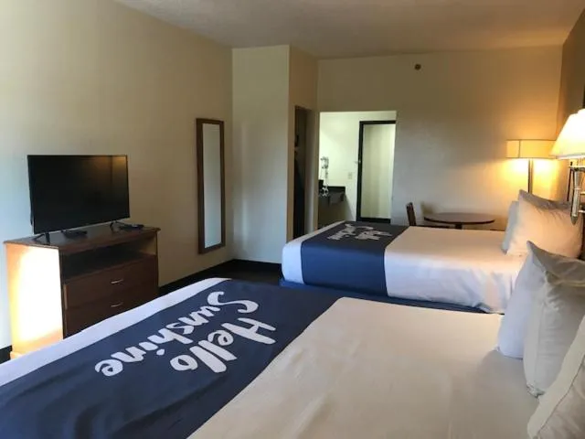 Bed in Days Inn by Wyndham Phenix City Near Fort Benning