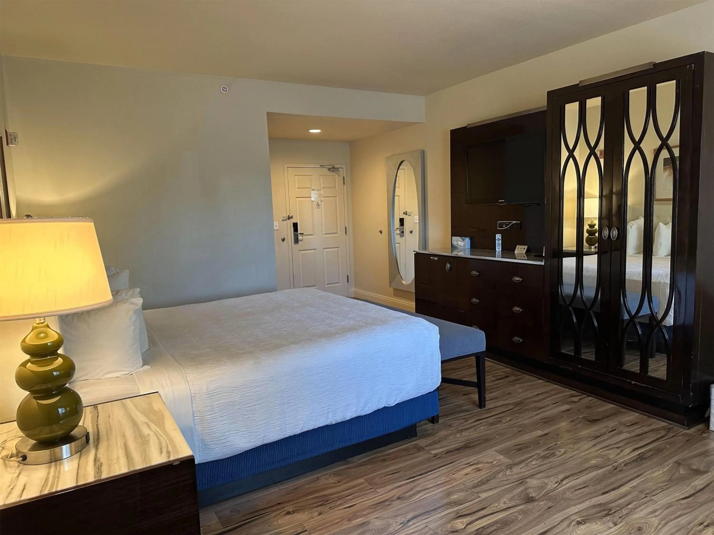 Photo of the whole room, Bed in Rocklin Park Hotel, Trademark Collection by Wyndham