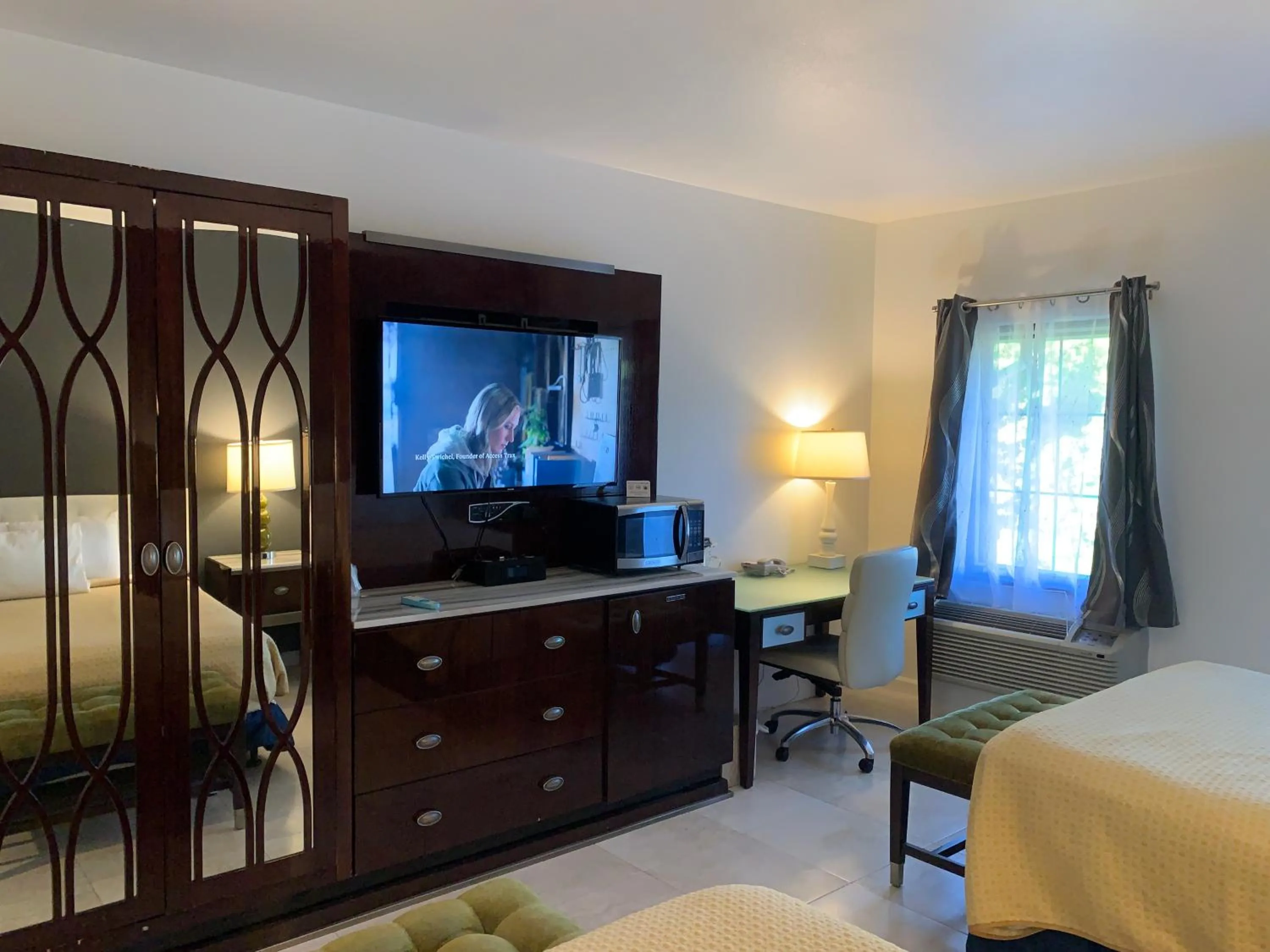 TV and multimedia, Bed in Rocklin Park Hotel, Trademark Collection by Wyndham