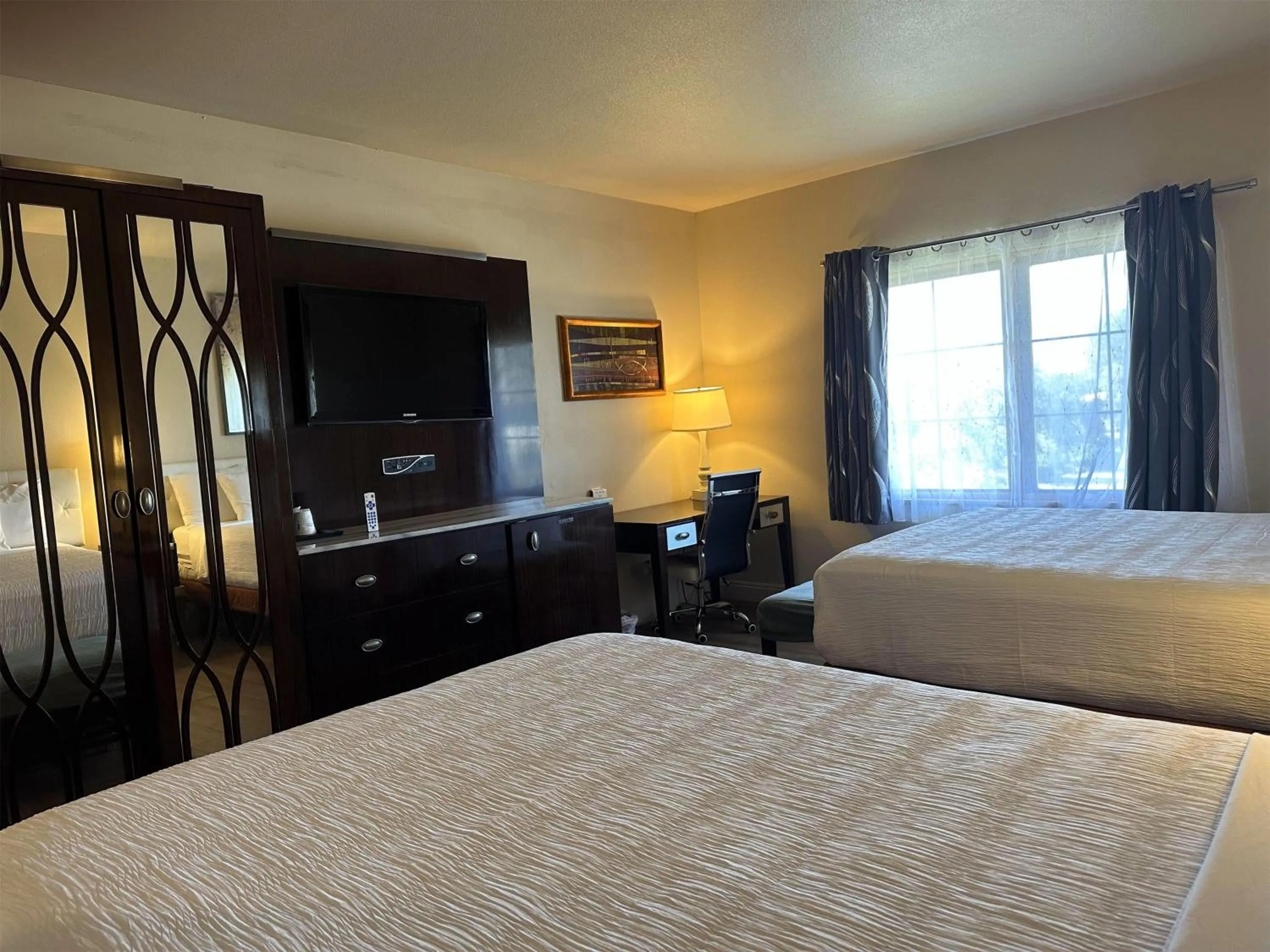 Photo of the whole room, Bed in Rocklin Park Hotel, Trademark Collection by Wyndham