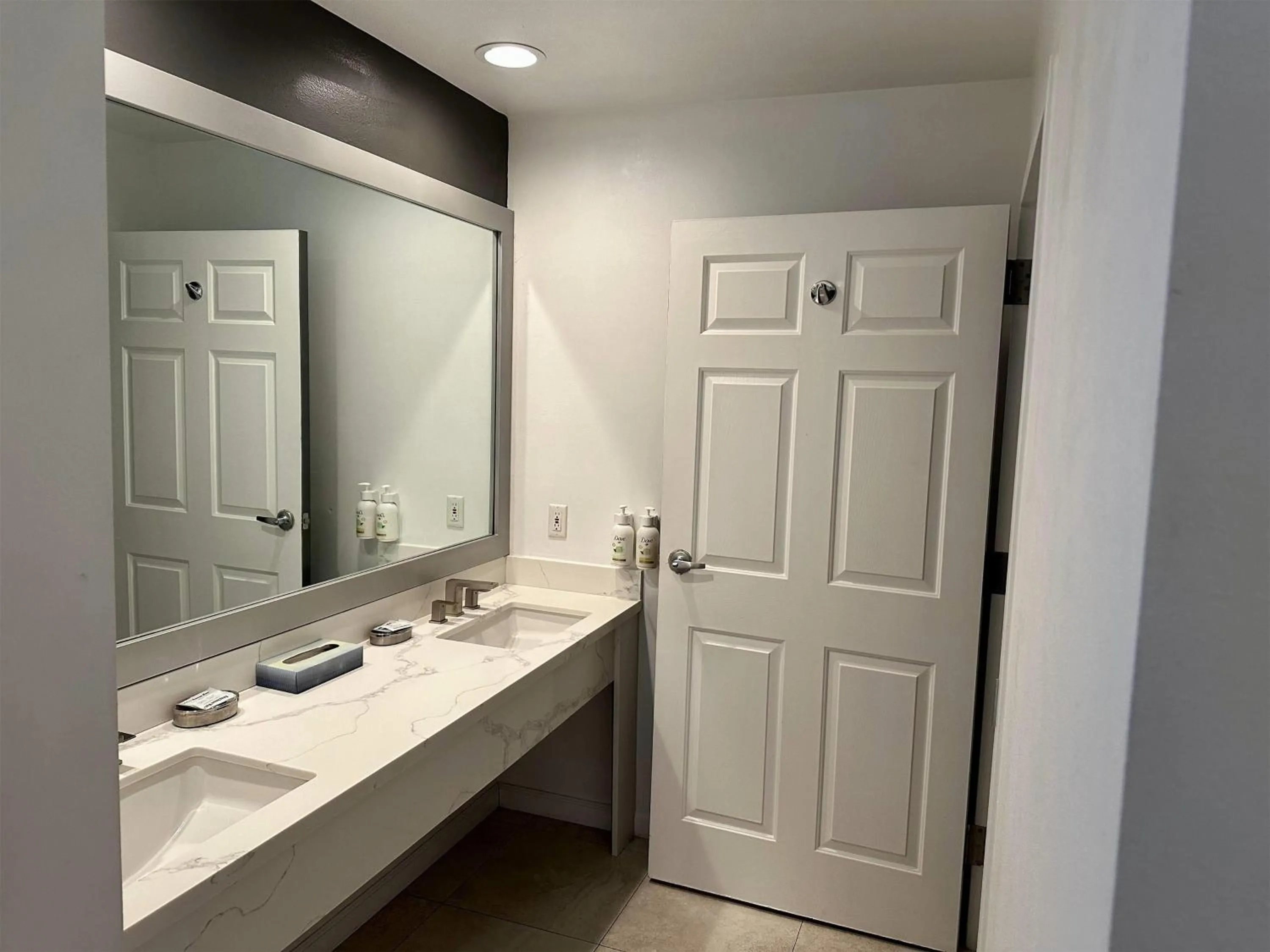 Bathroom in Rocklin Park Hotel, Trademark Collection by Wyndham