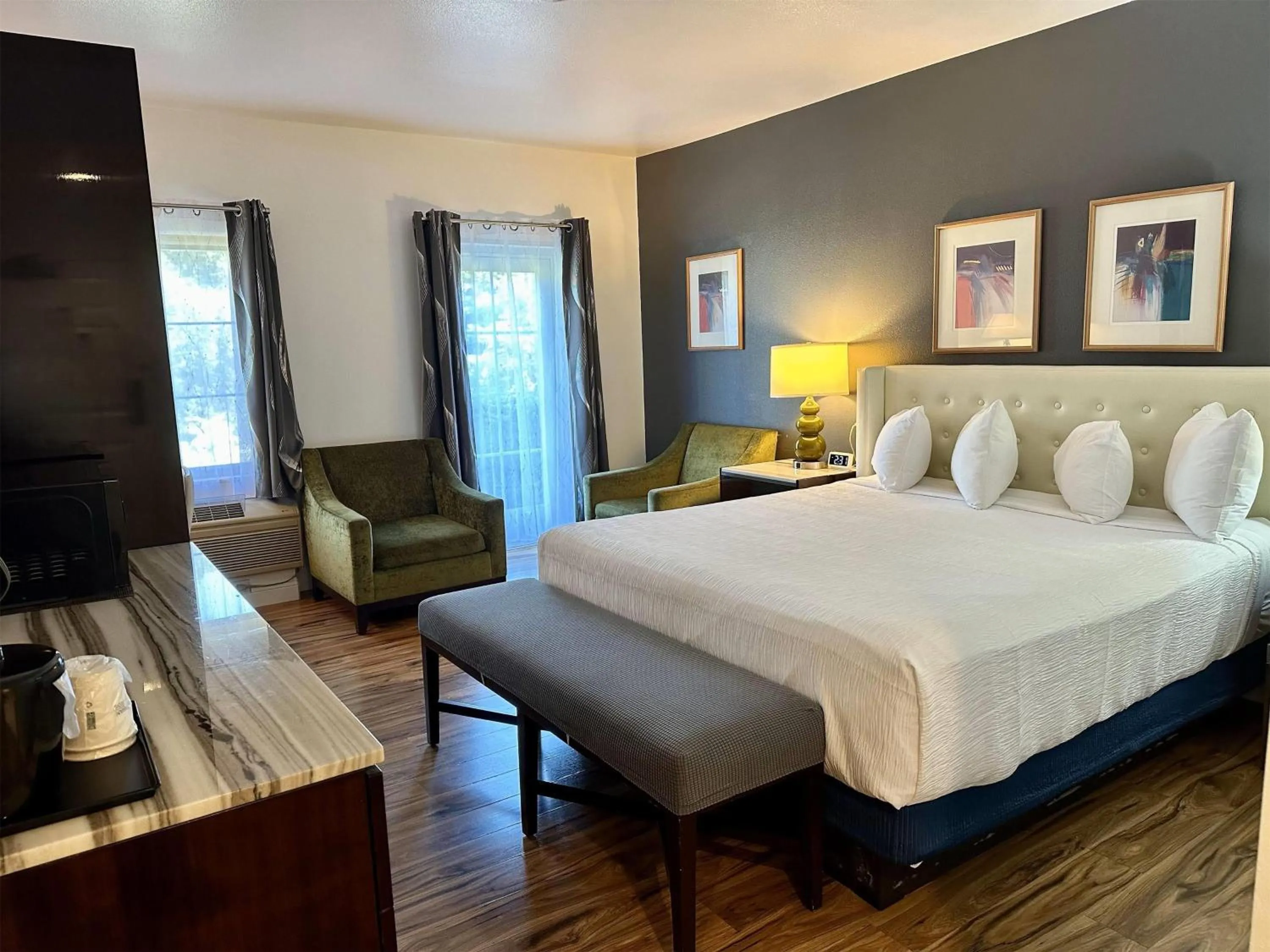 Photo of the whole room, Bed in Rocklin Park Hotel, Trademark Collection by Wyndham