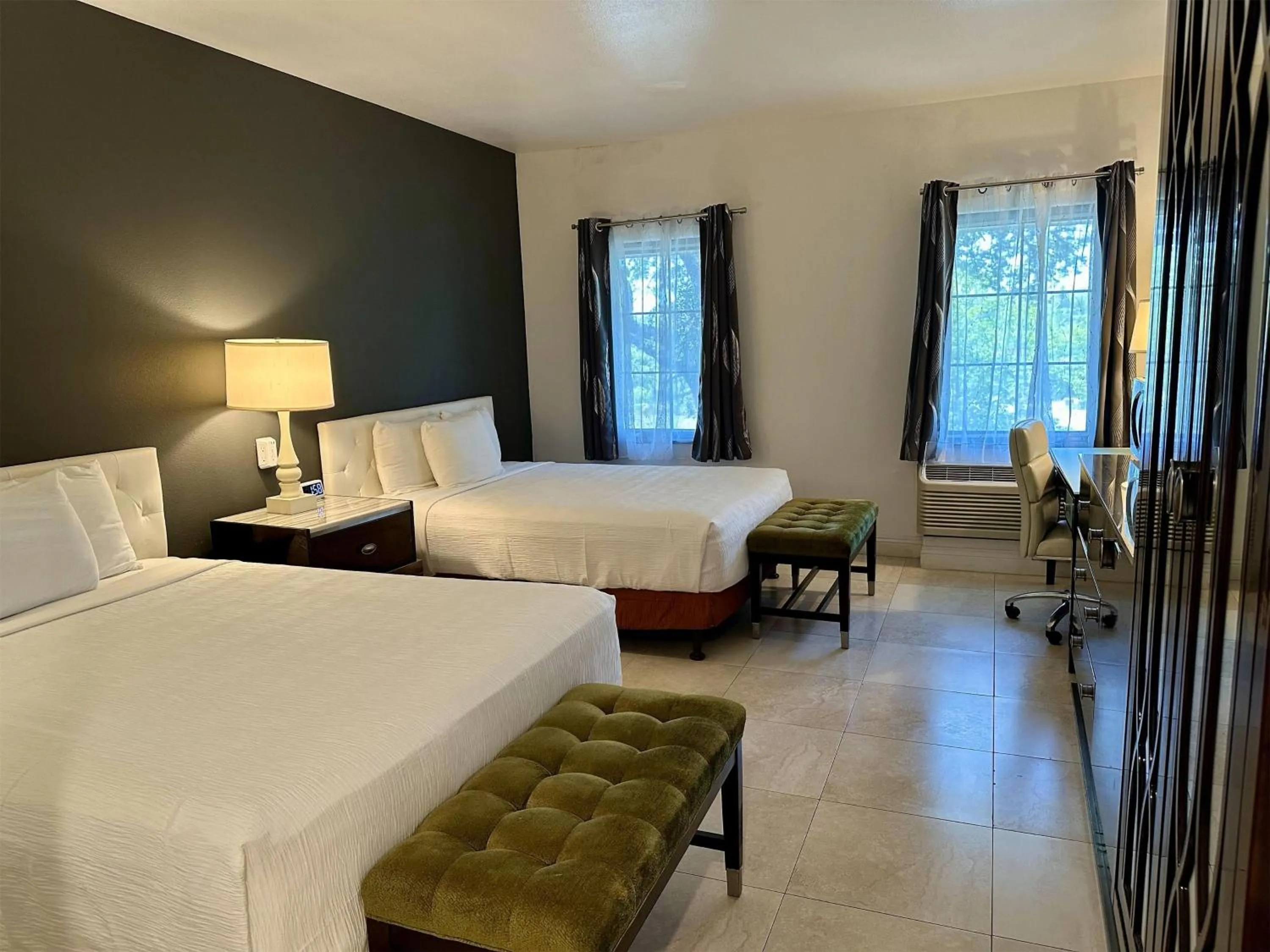 Photo of the whole room, Bed in Rocklin Park Hotel, Trademark Collection by Wyndham