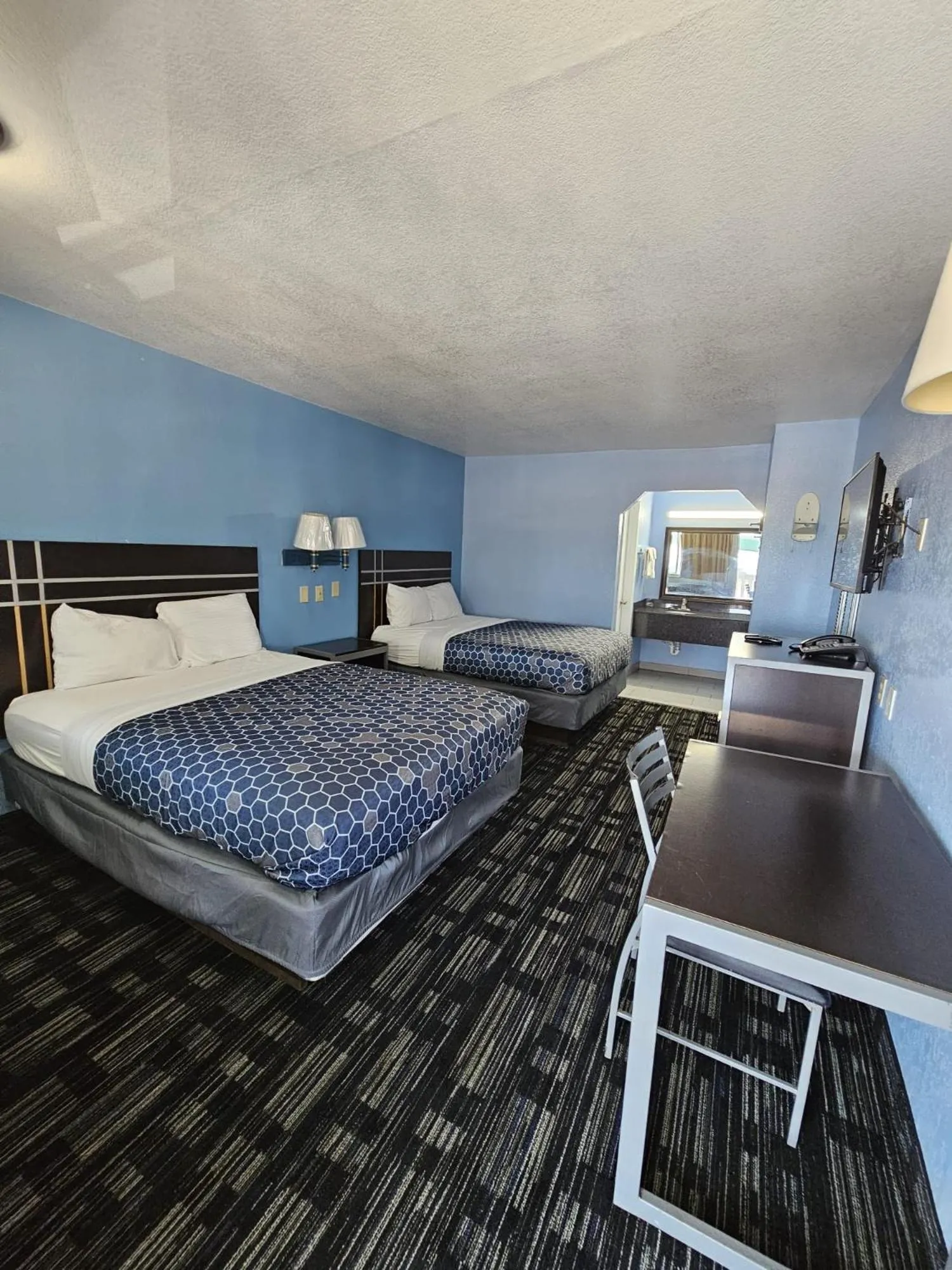 Bed in Regency Inn Motel by the Beach