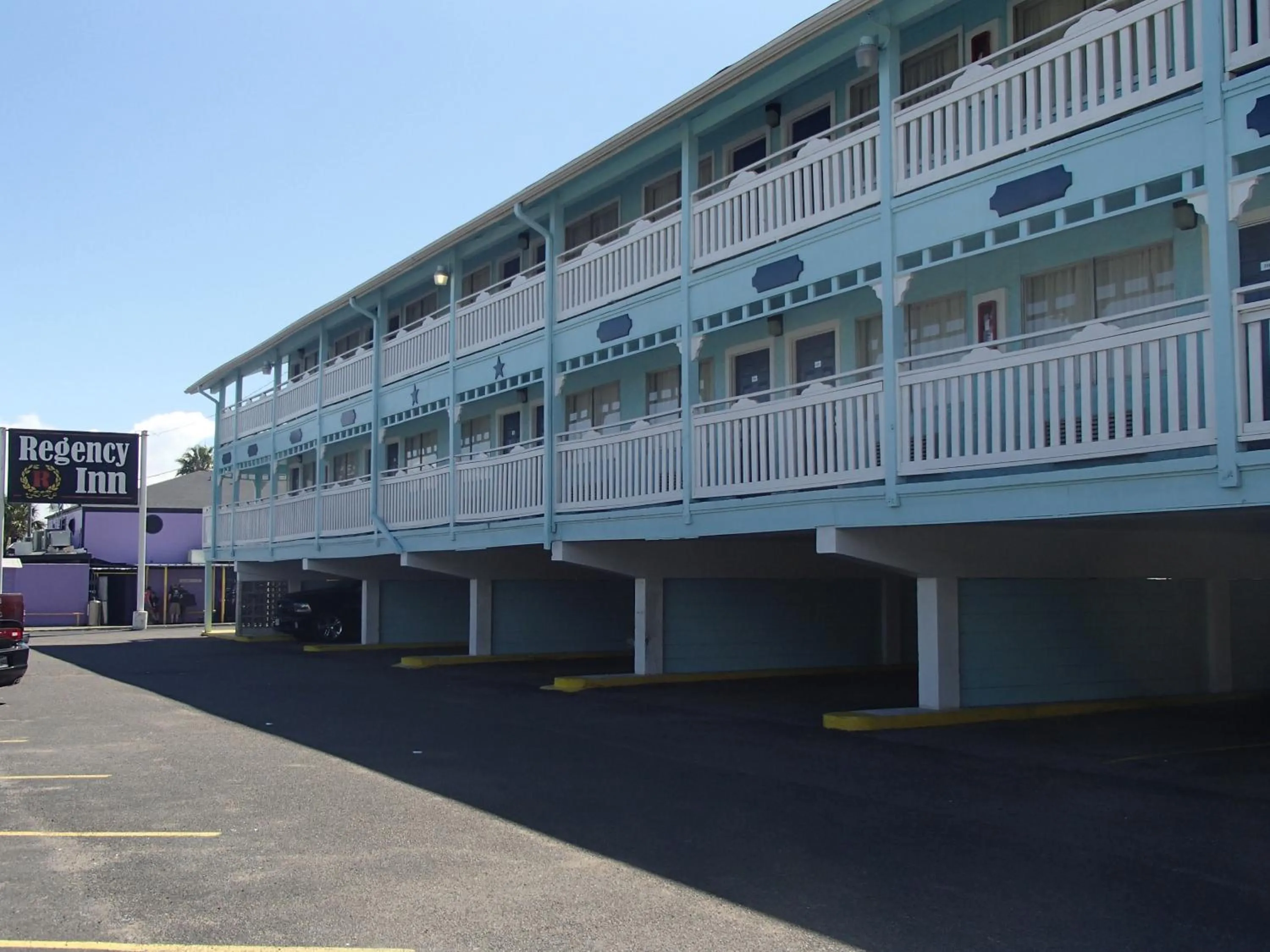 Balcony/Terrace in Regency Inn Motel by the Beach