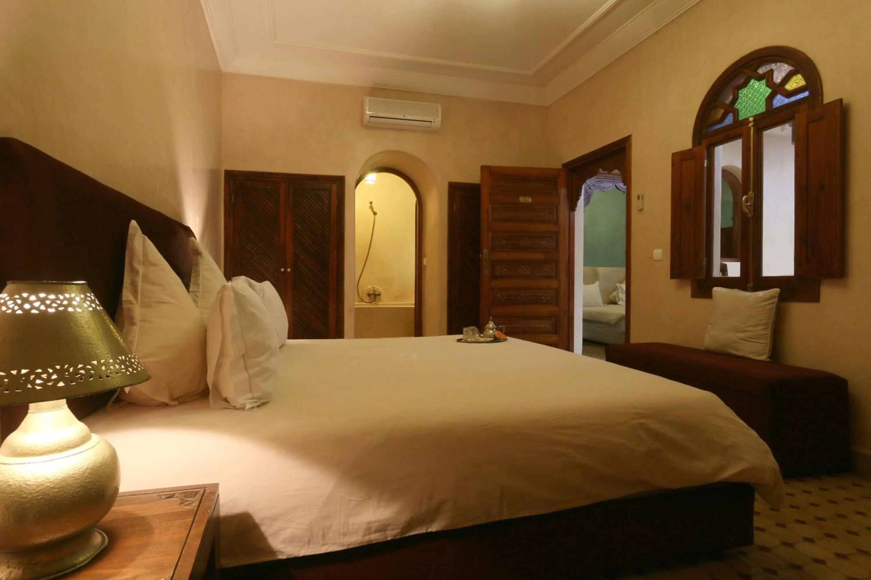 Photo of the whole room, Bed in Riad L'Emir