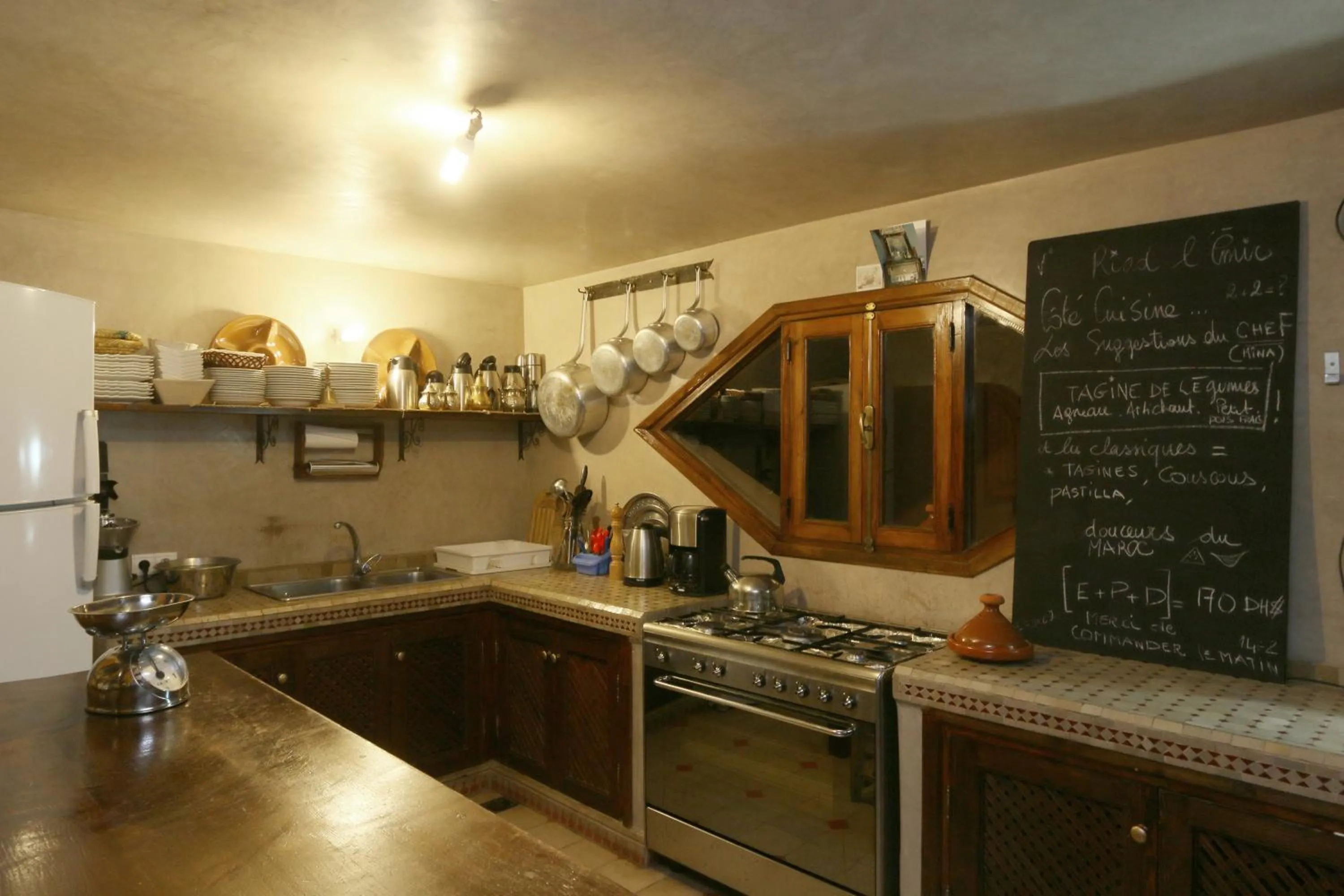 Kitchen or kitchenette in Riad L'Emir