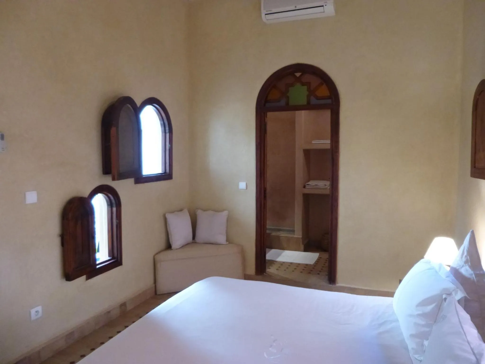Photo of the whole room, Bed in Riad L'Emir