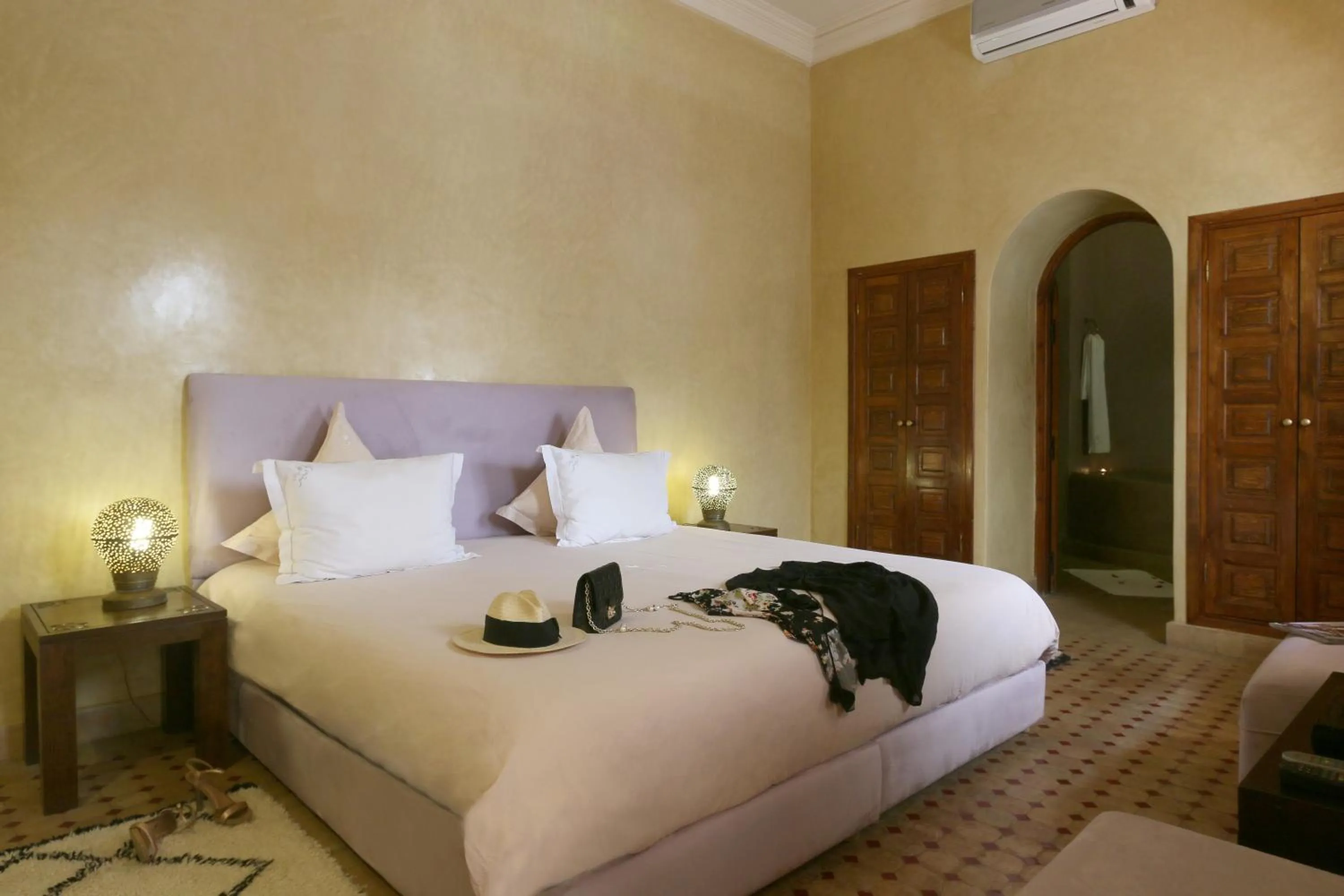 Bathroom, Bed in Riad L'Emir