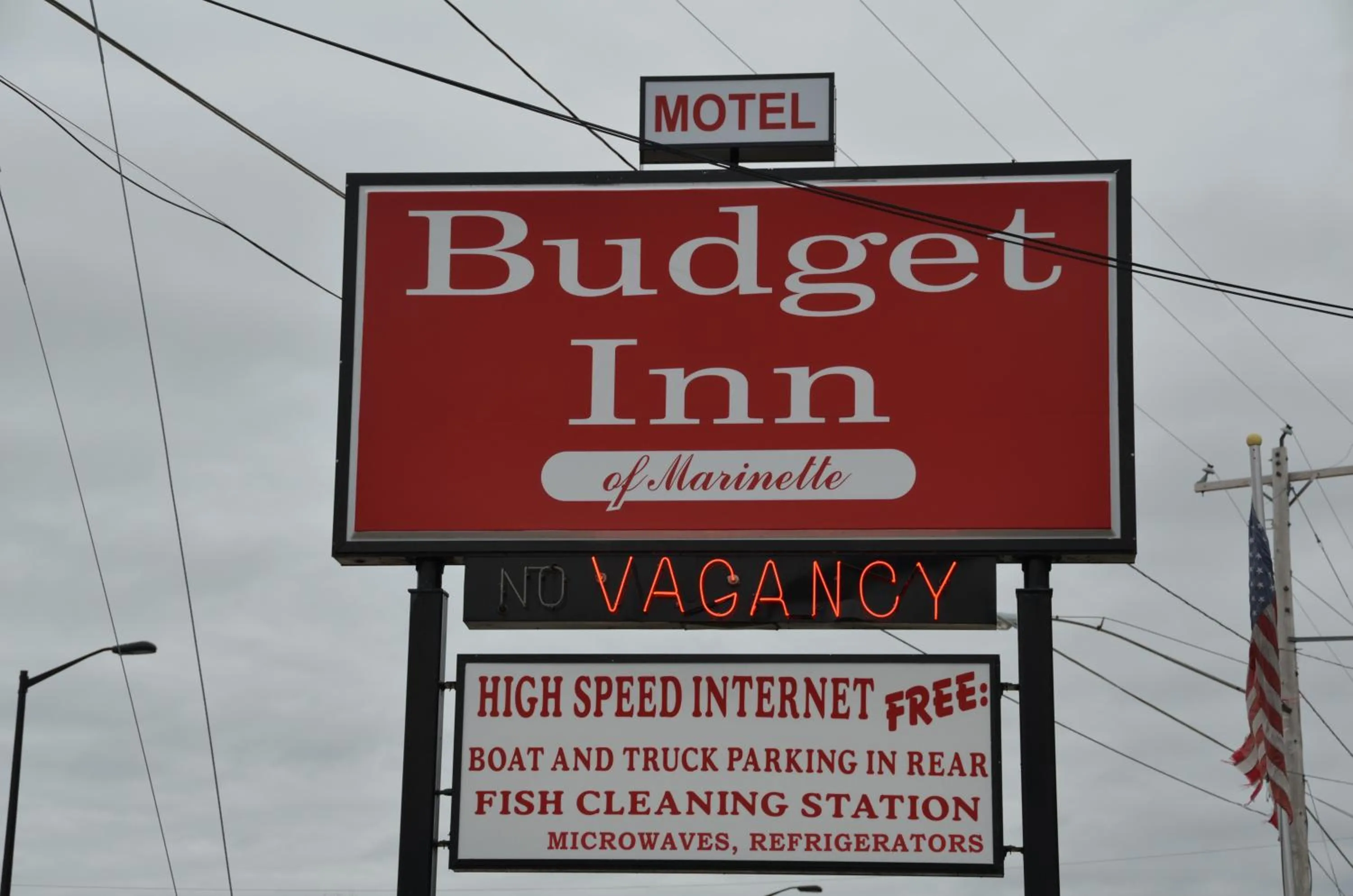 Property building in Budget Inn Marinette