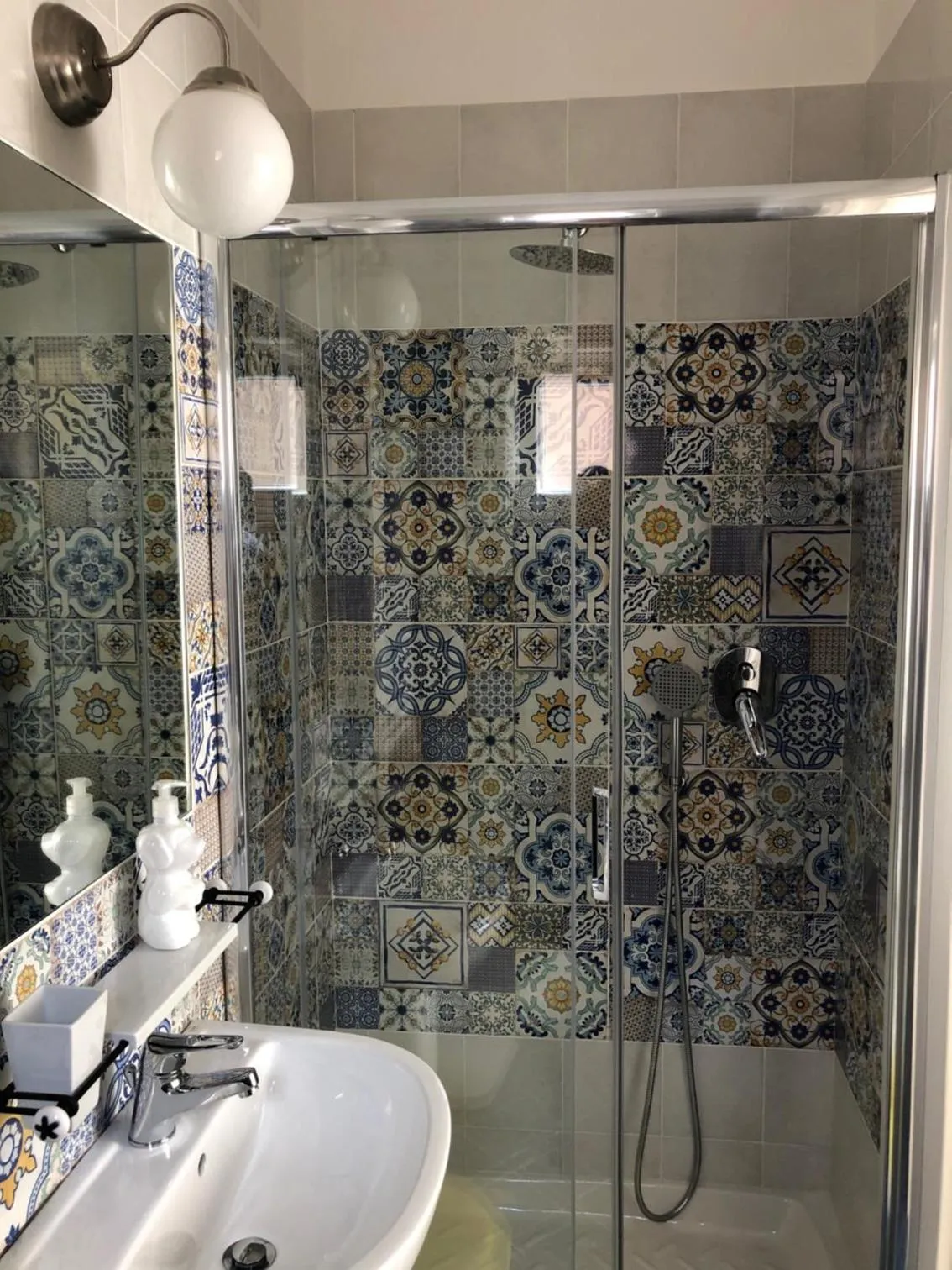 Shower in Albergo Oasi