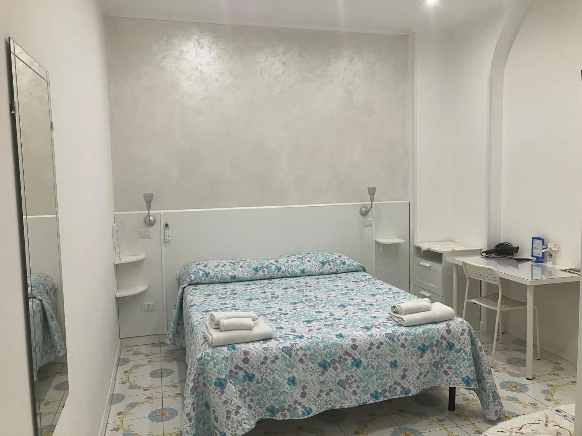 Bedroom, Bed in Albergo Oasi