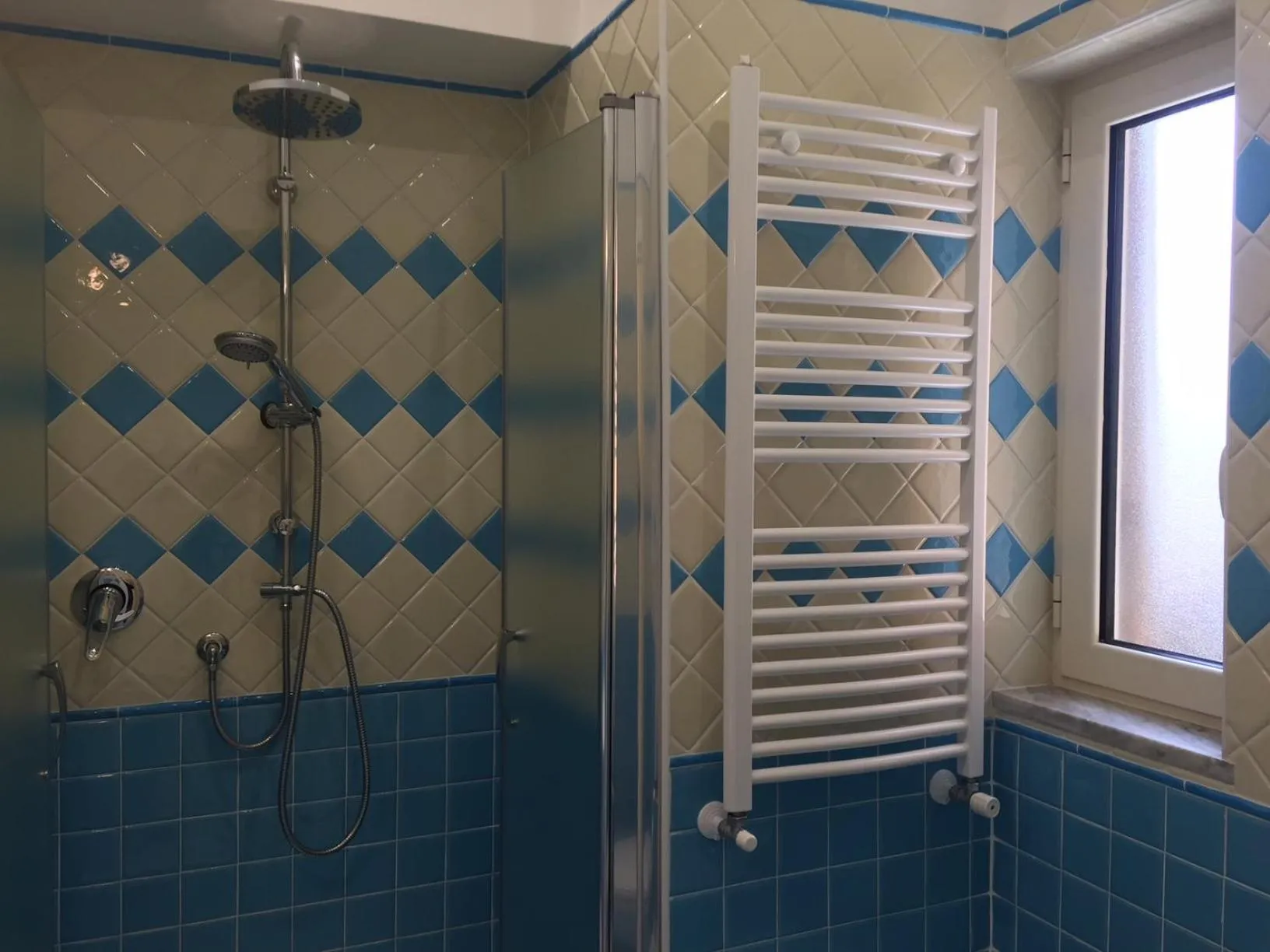 Shower in Albergo Oasi