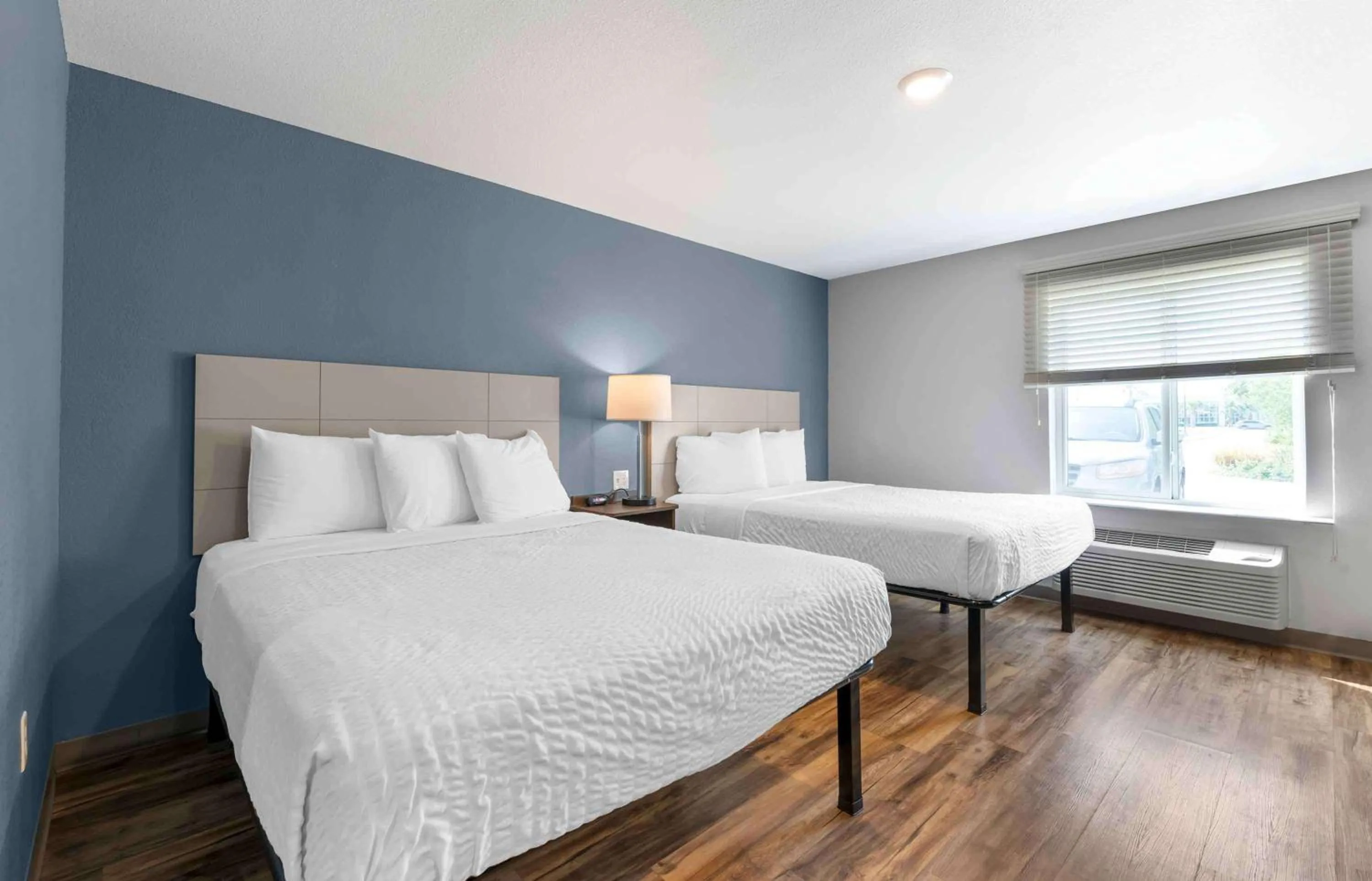 Bedroom, Bed in Extended Stay America Select Suites - Melbourne - West Melbourne