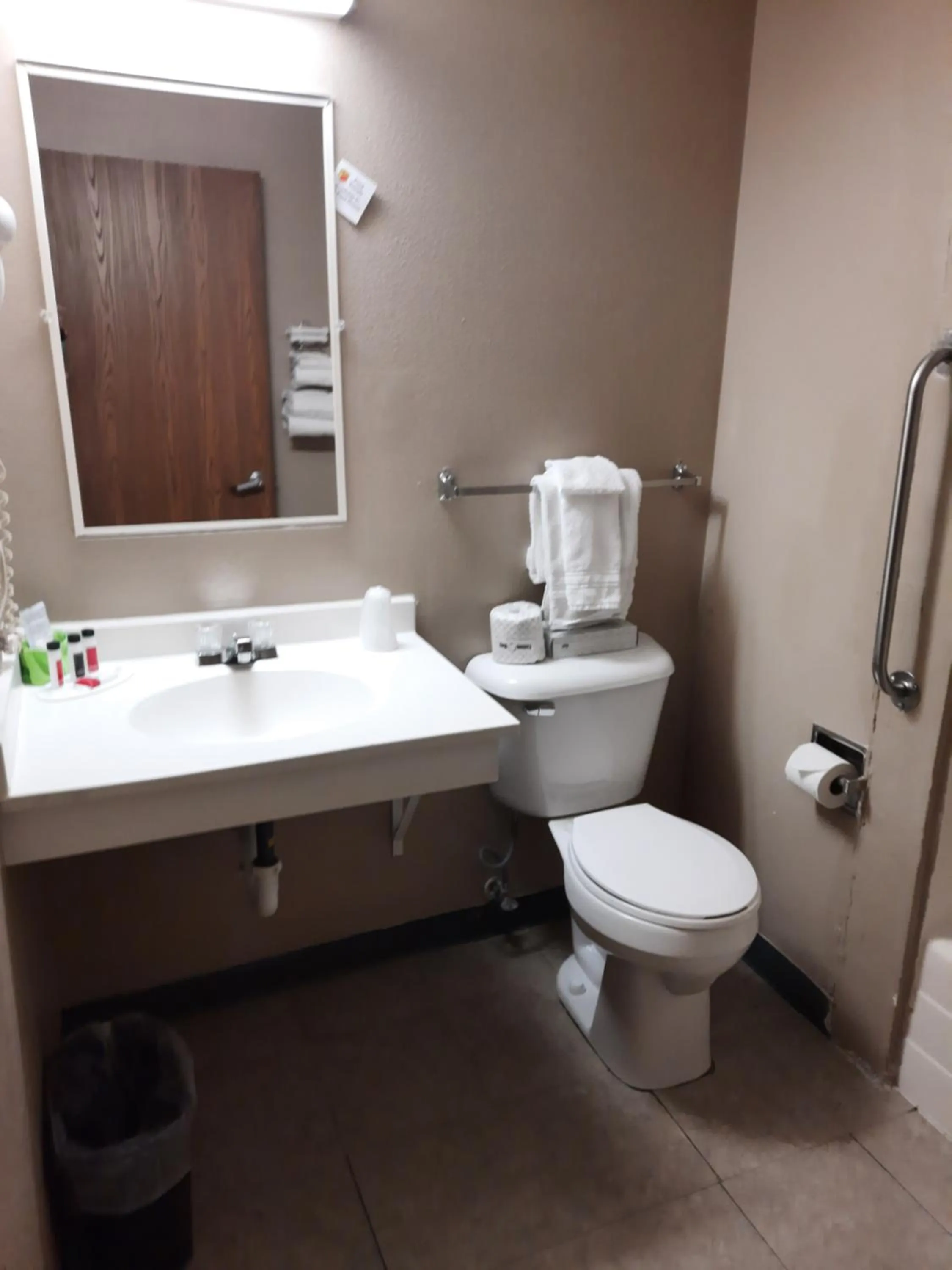 Super 8 by Wyndham Watertown