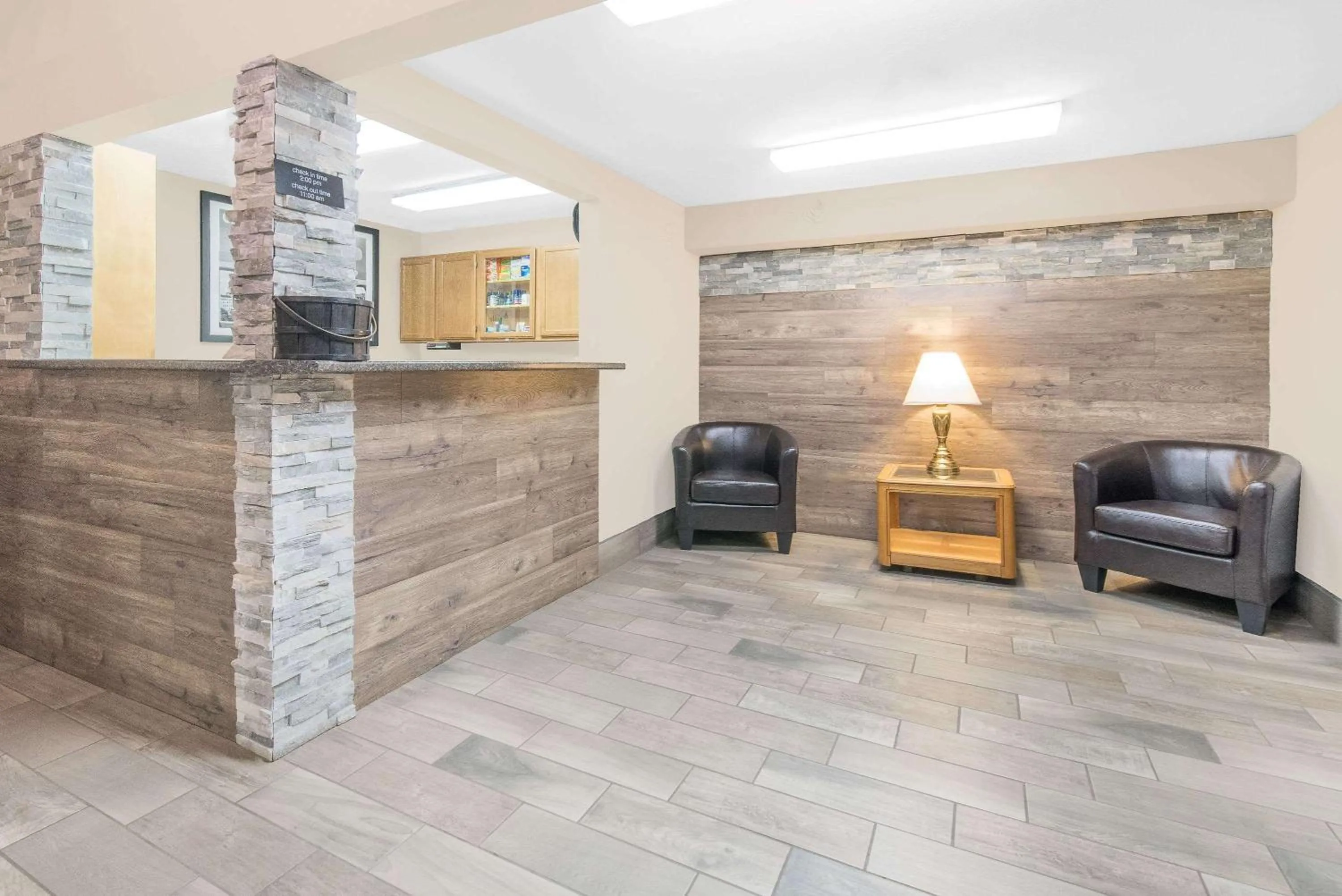 Lobby or reception in Super 8 by Wyndham Watertown