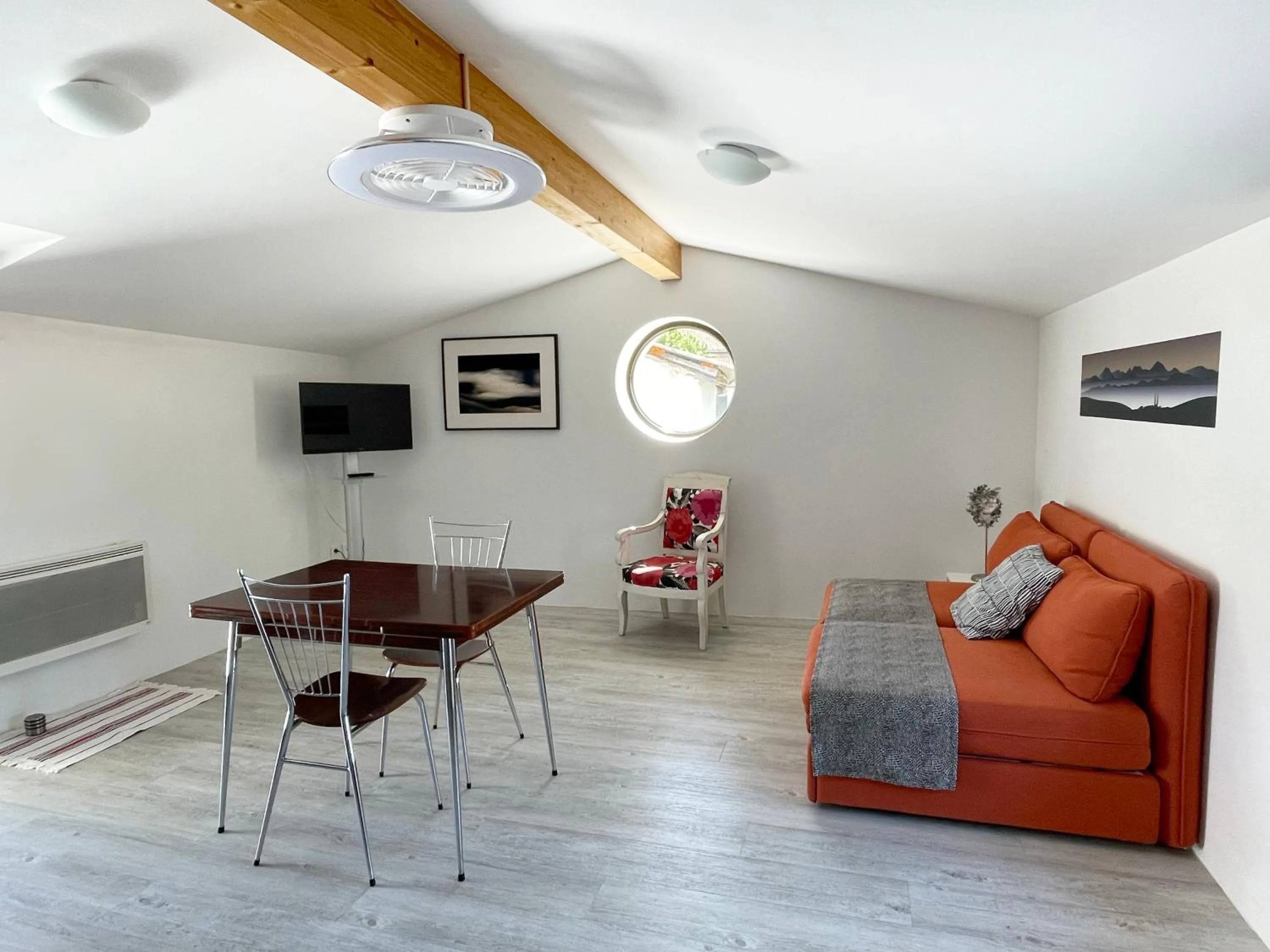 Property building in Chemin des Ormeaux