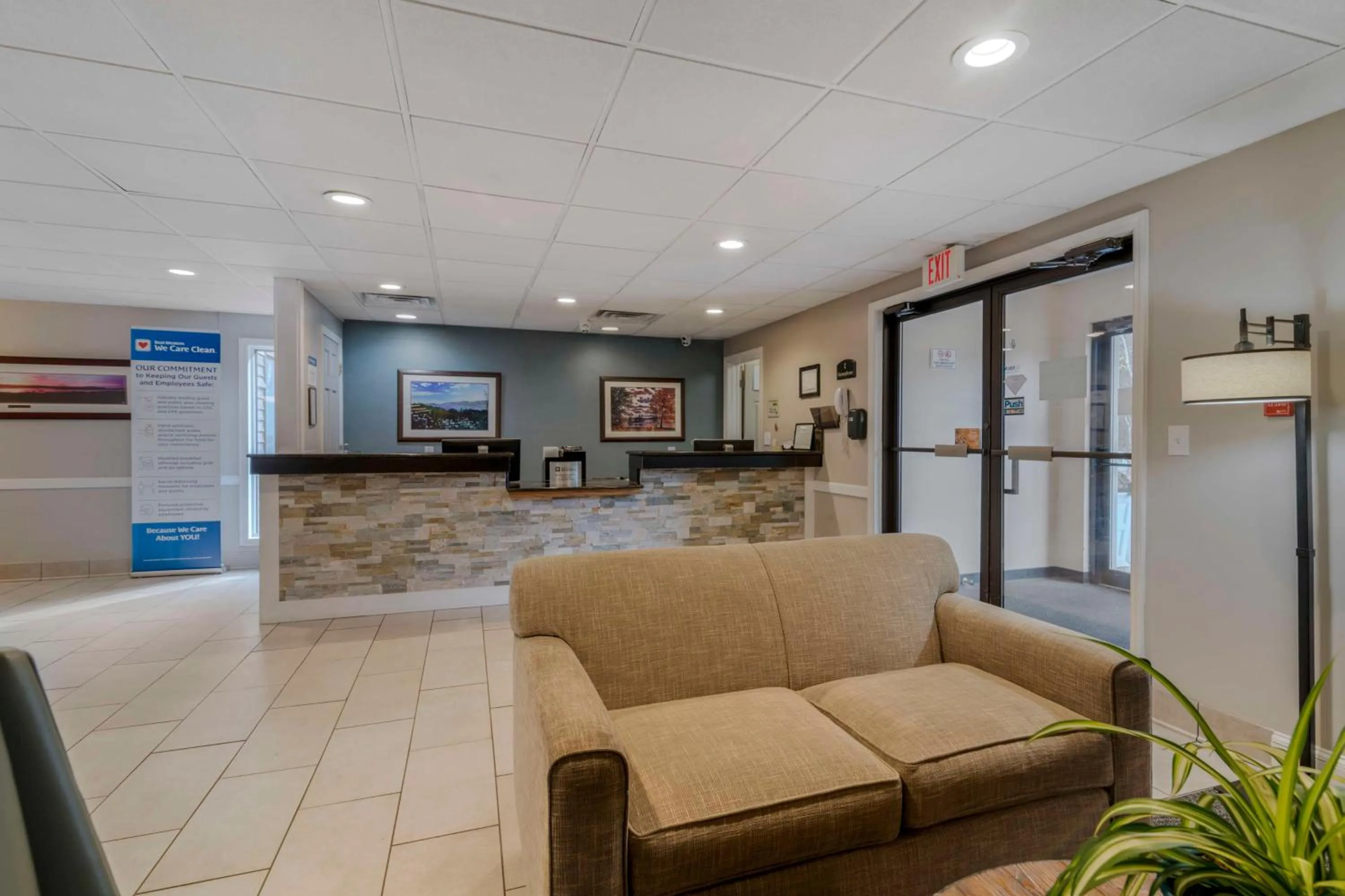 Lobby or reception in Best Western of Lake George