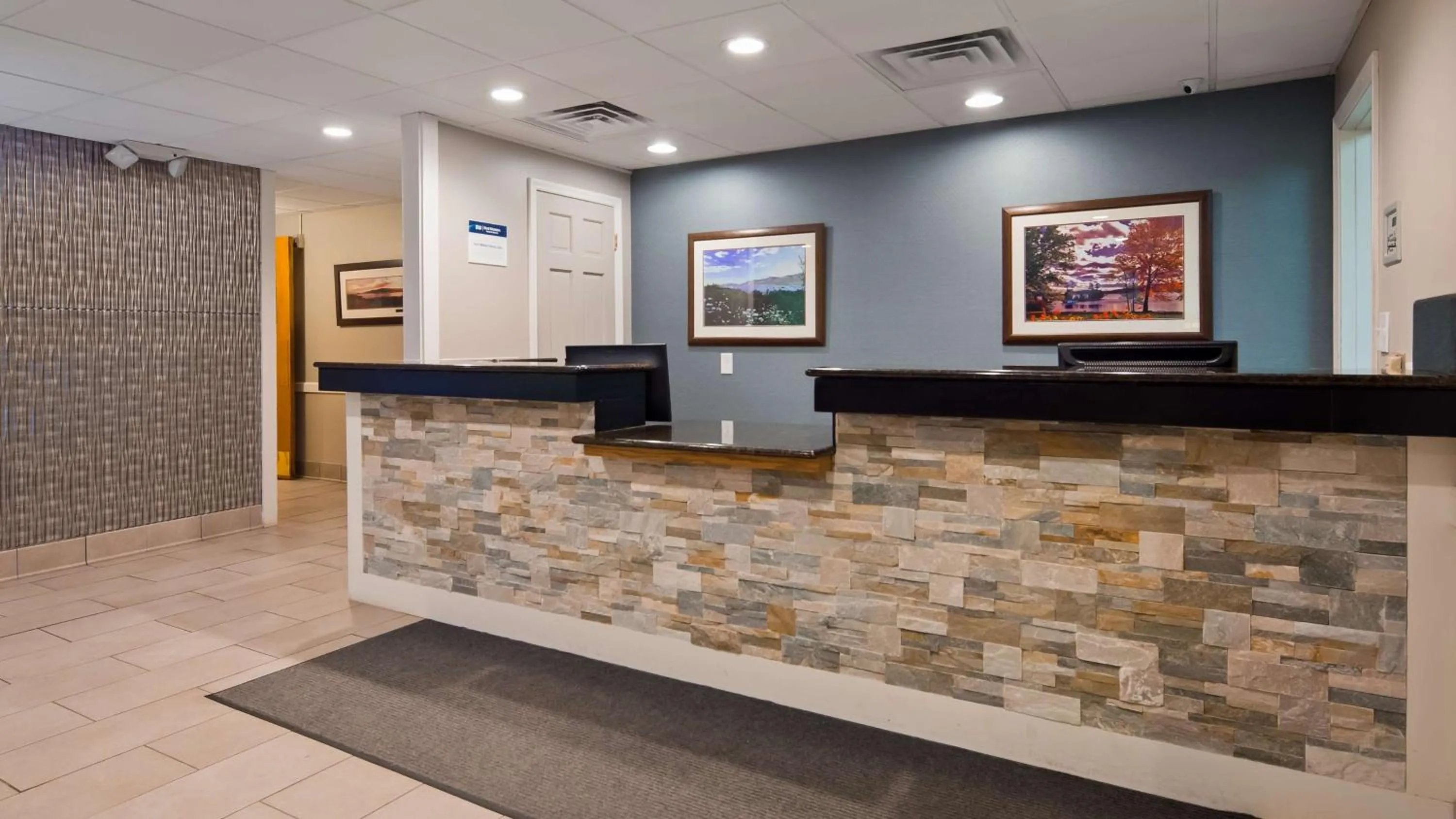 Lobby or reception in Best Western of Lake George