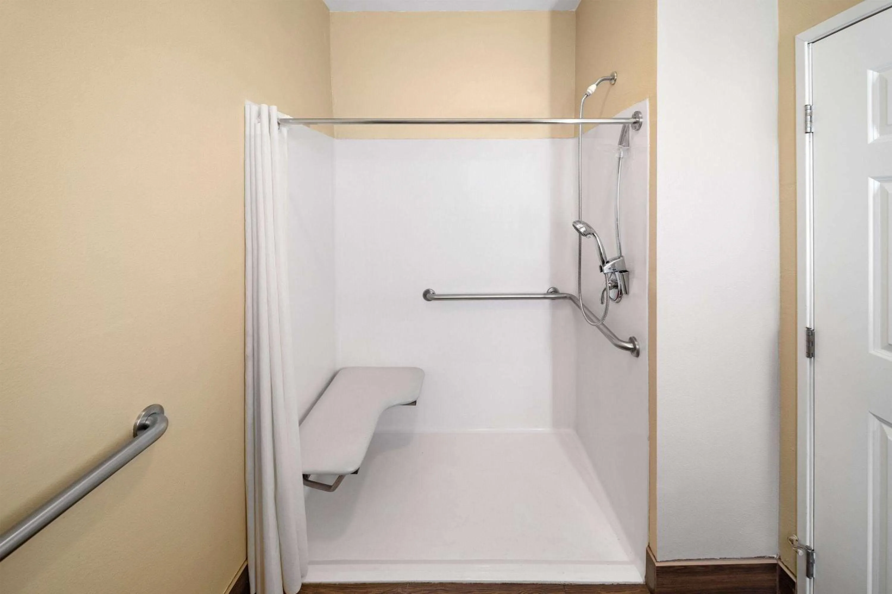 Shower in La Quinta by Wyndham Houma