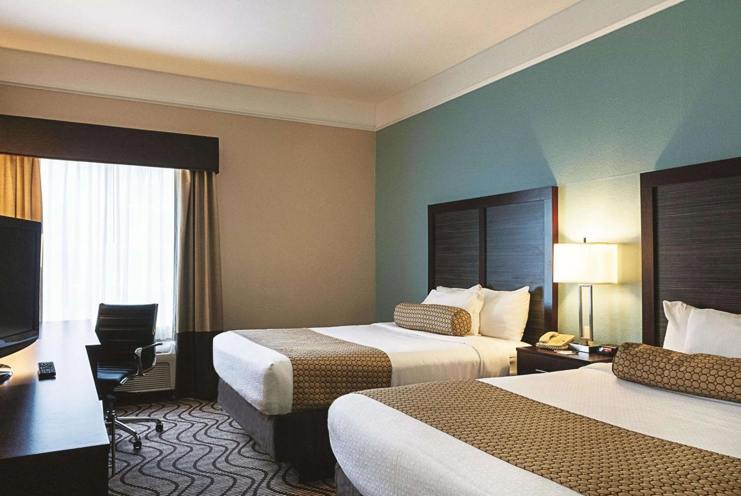 Photo of the whole room, Bed in La Quinta by Wyndham Houma