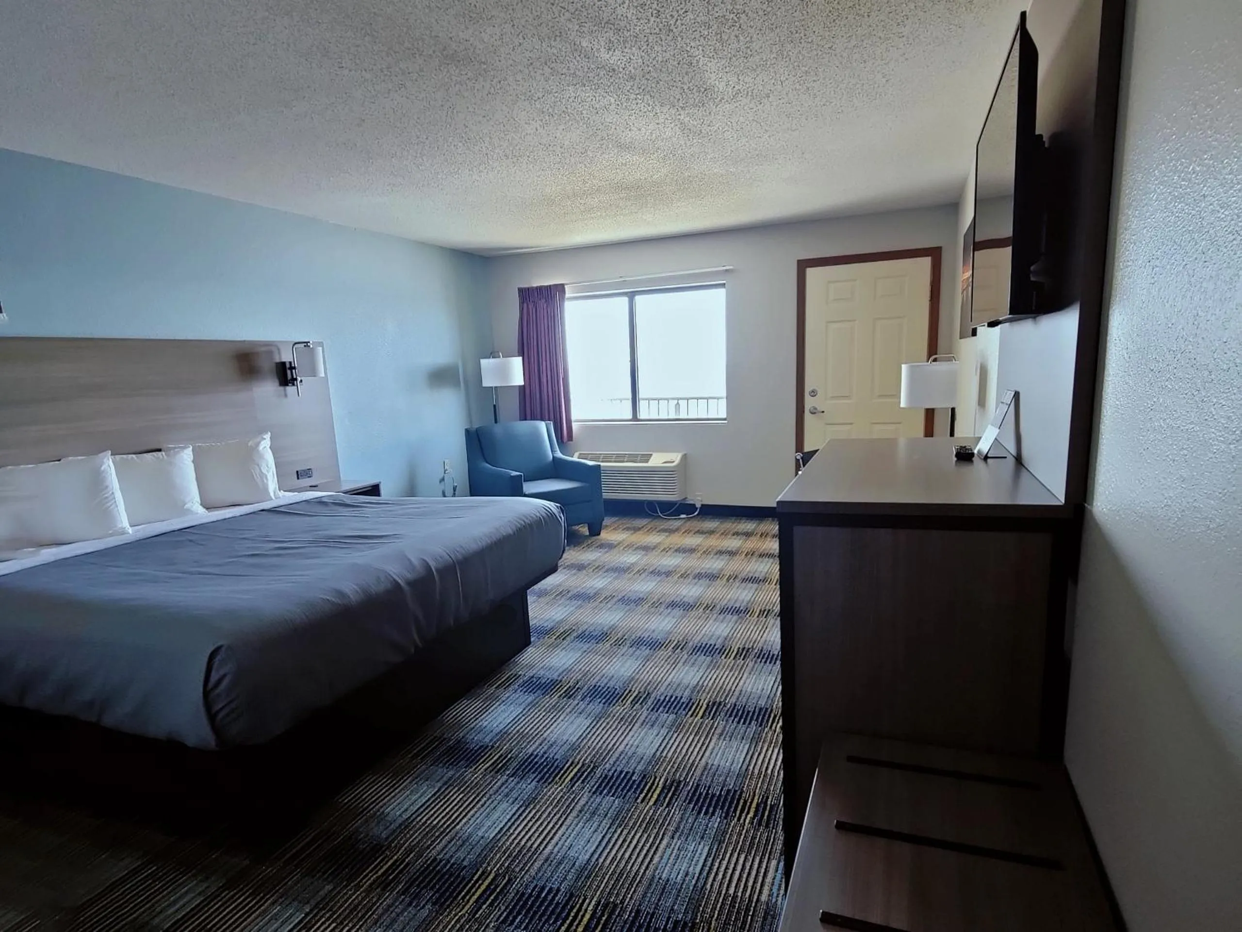 Bed in Bavarian Haus Lakefront Inn